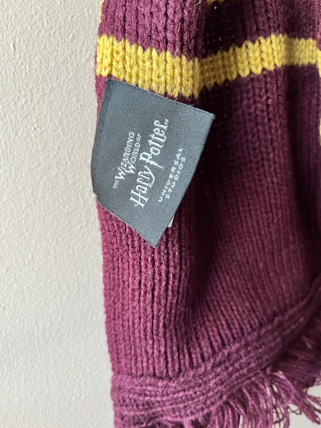 Harry Potter Gryffindor Maroon and Gold Scarf image indicator(2)