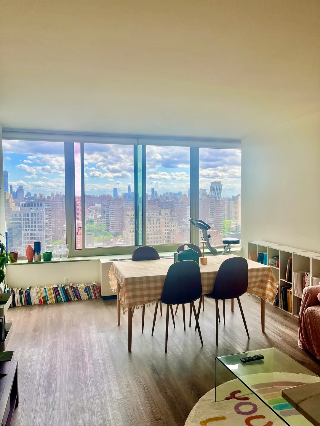 Dining table (IKEA) thumbnail