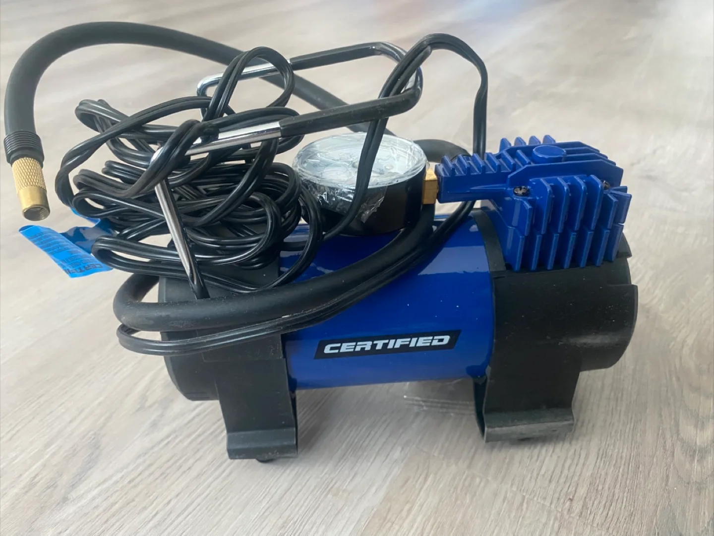 Certified 12V Direct-Drive Analog Air Compressor - NEW image indicator(4)