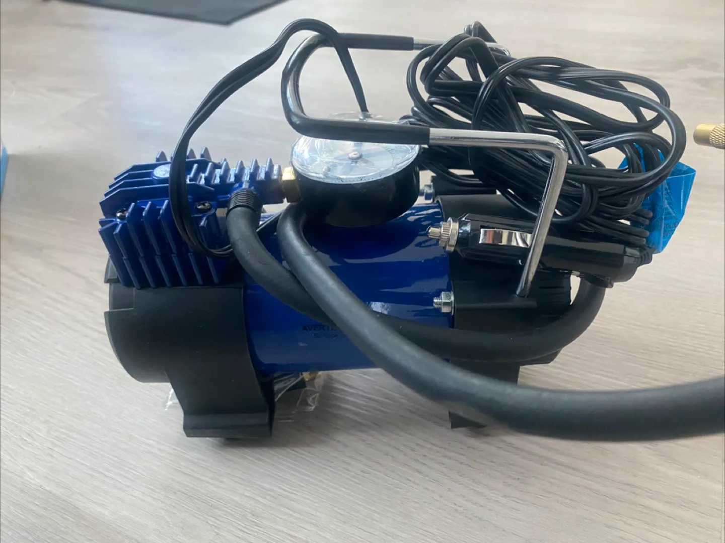 Certified 12V Direct-Drive Analog Air Compressor - NEW image indicator(5)