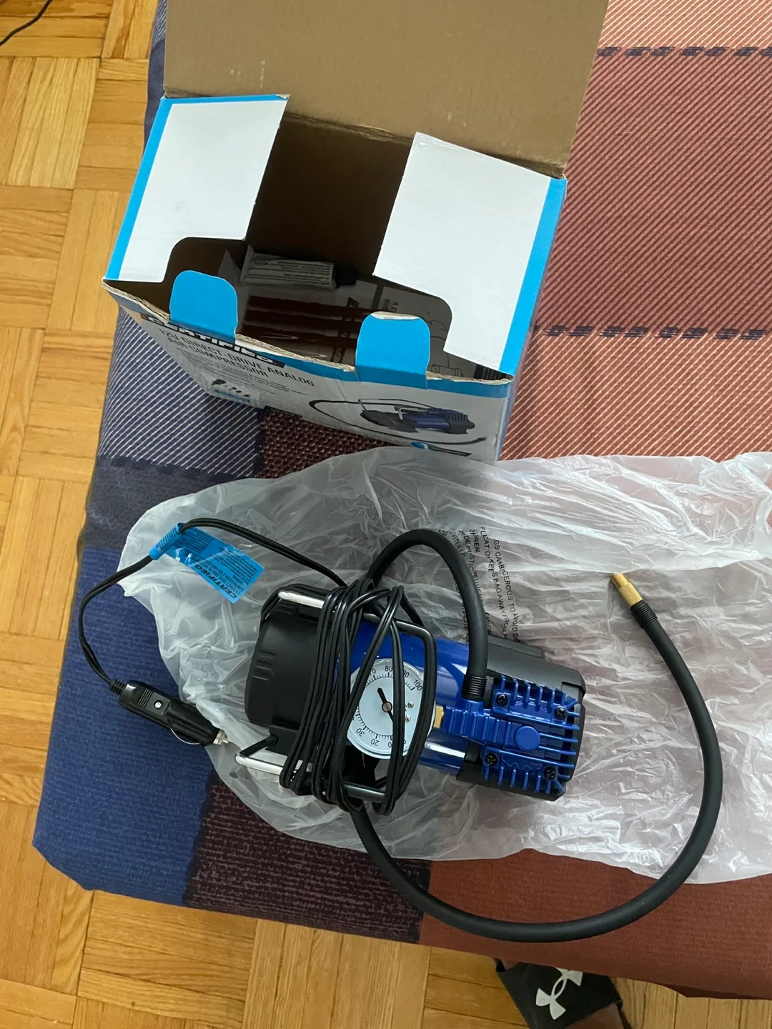 CERTIFIED 12V Direct-Drive Analog Air Compressor image indicator(4)