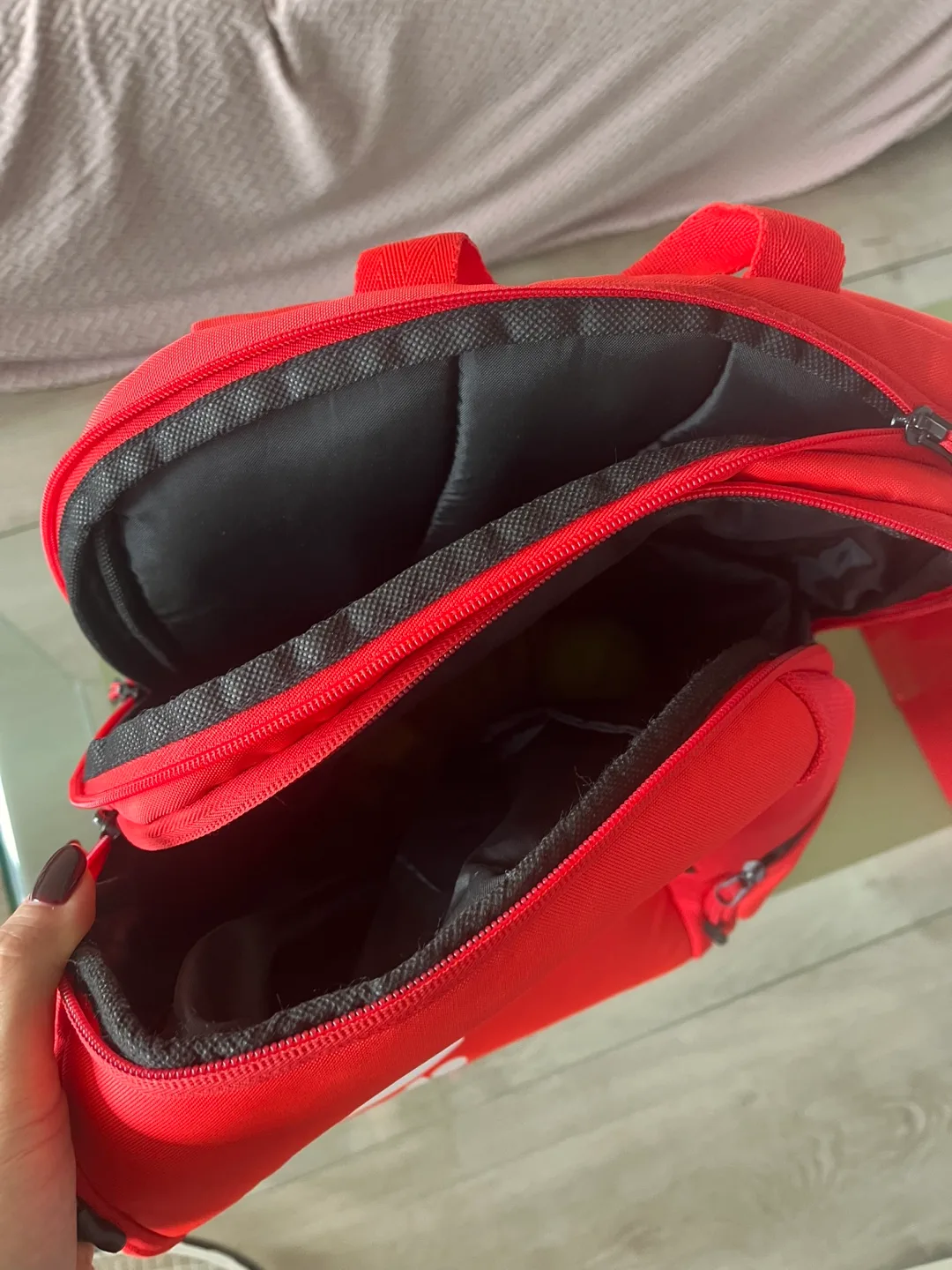 Wilson Red Tennis Backpack image indicator(4)