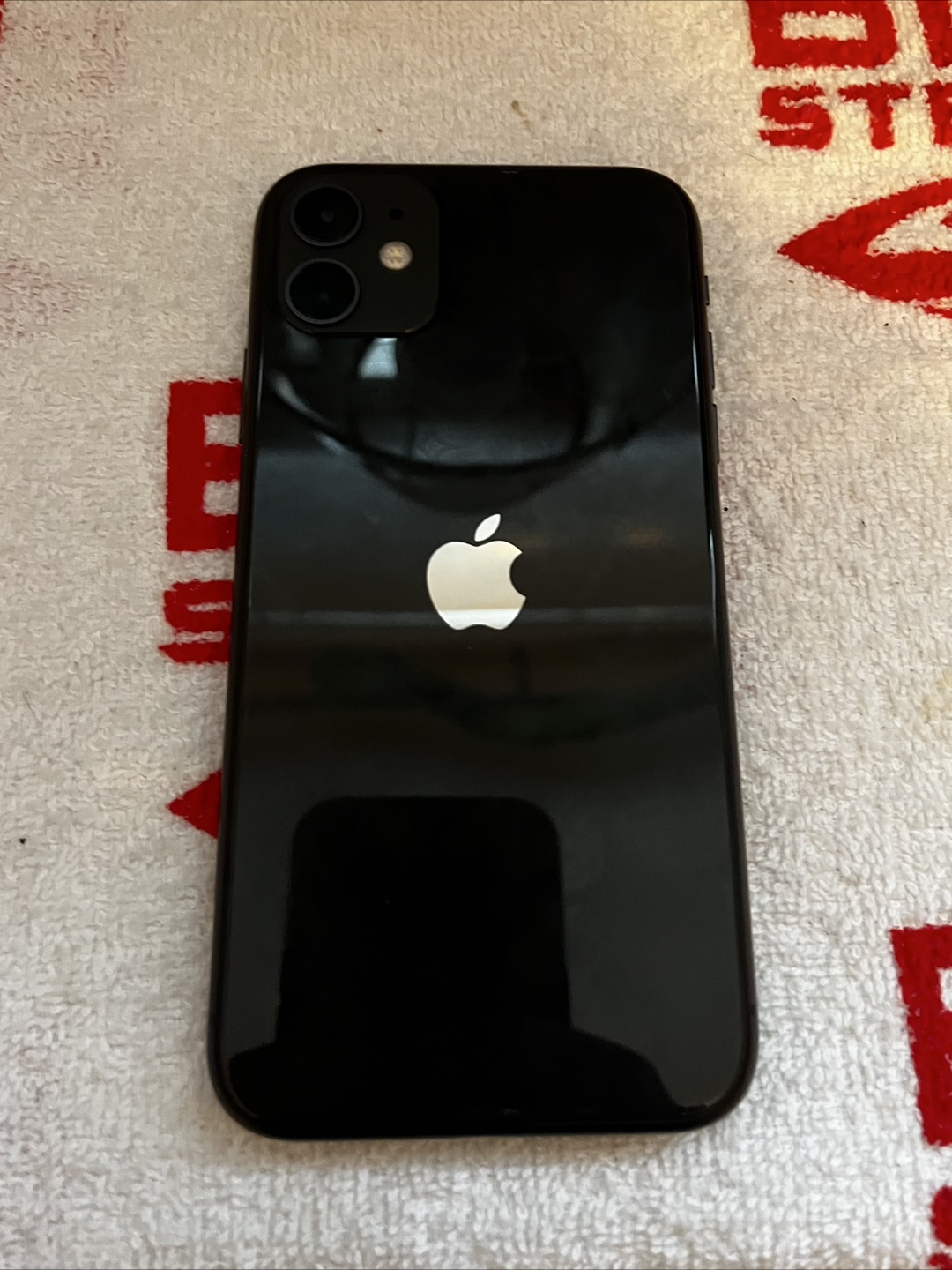 New iPhone 11 with free case - photo 2