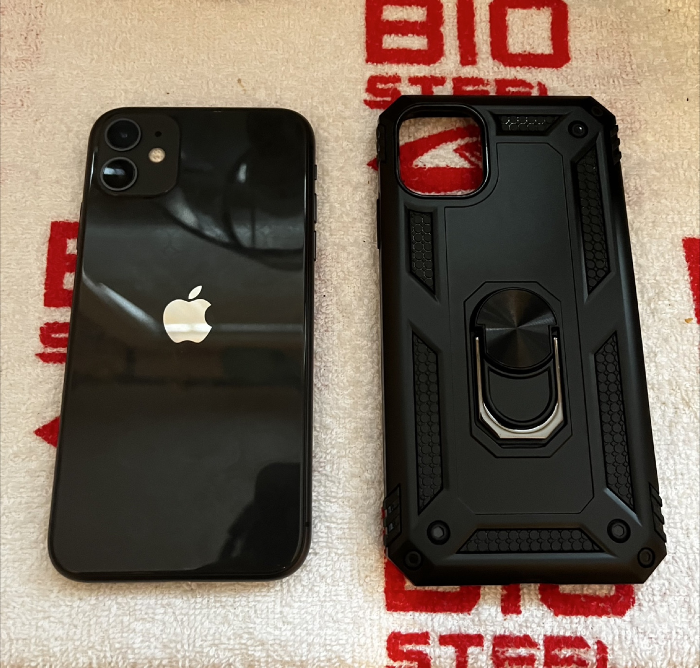 New iPhone 11 with free case - photo 3