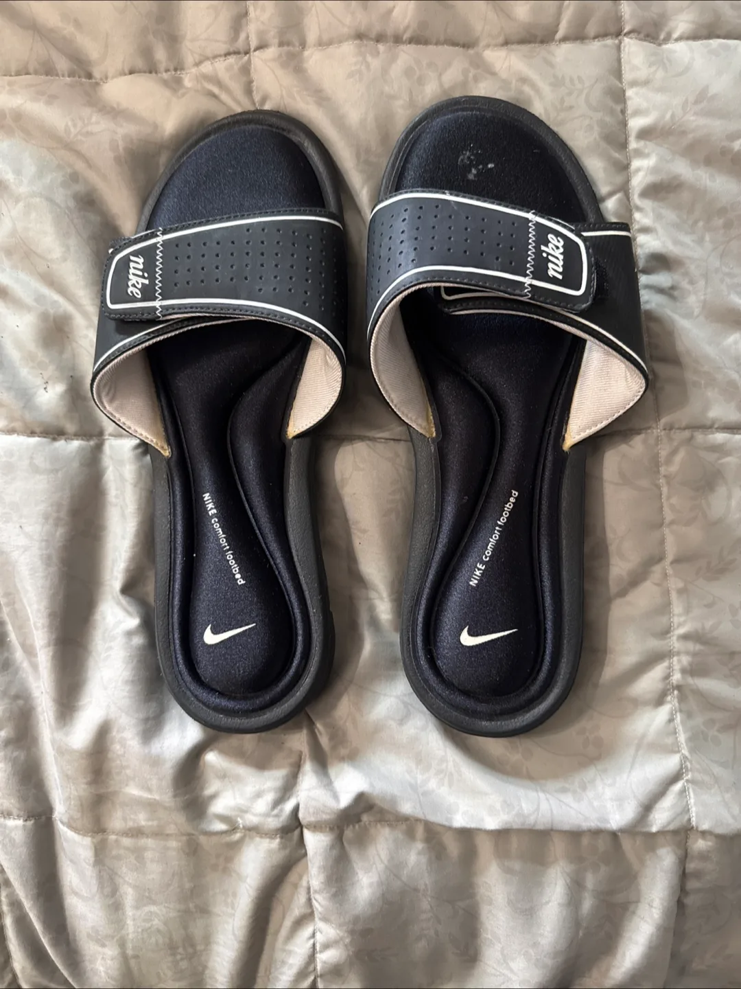 Women’s Nike Comfort Footbed Slides US 10 thumbnail