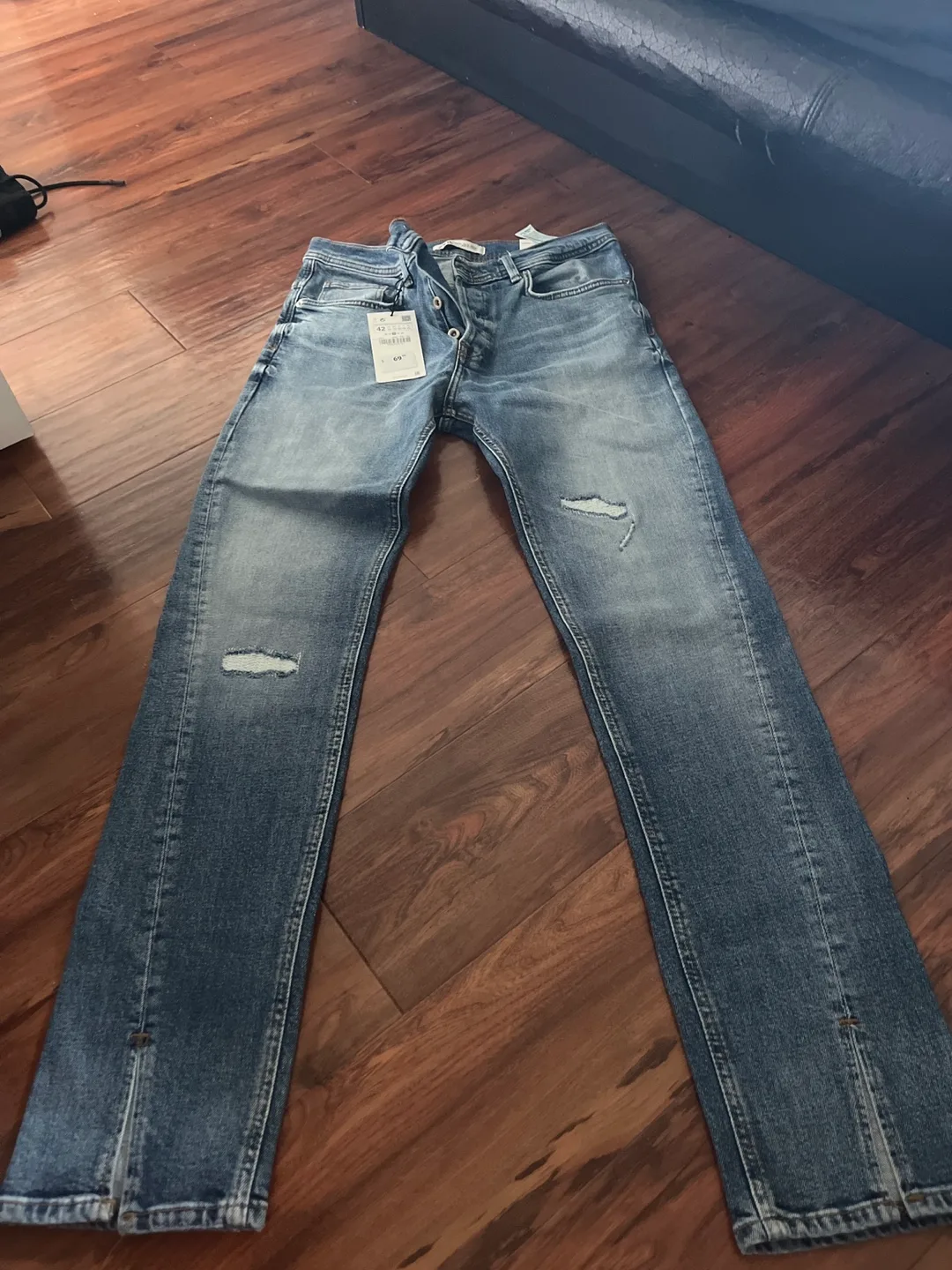 Zara Skinny Fit Jeans - Size 42 thumbnail