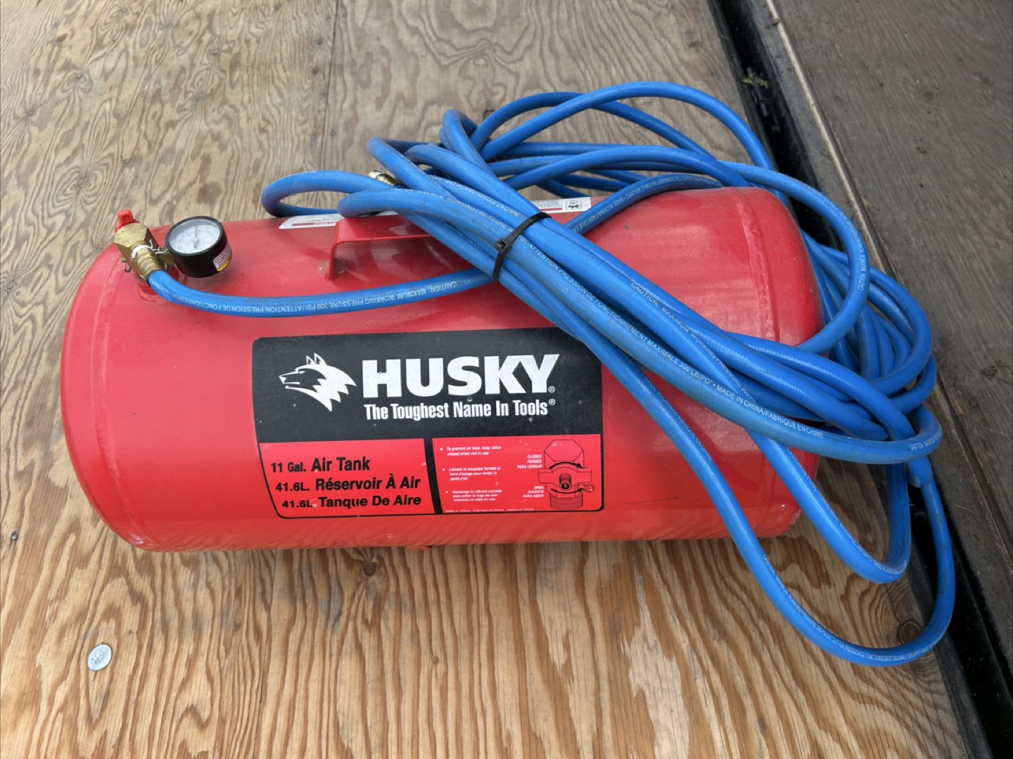 Air tank with hose
