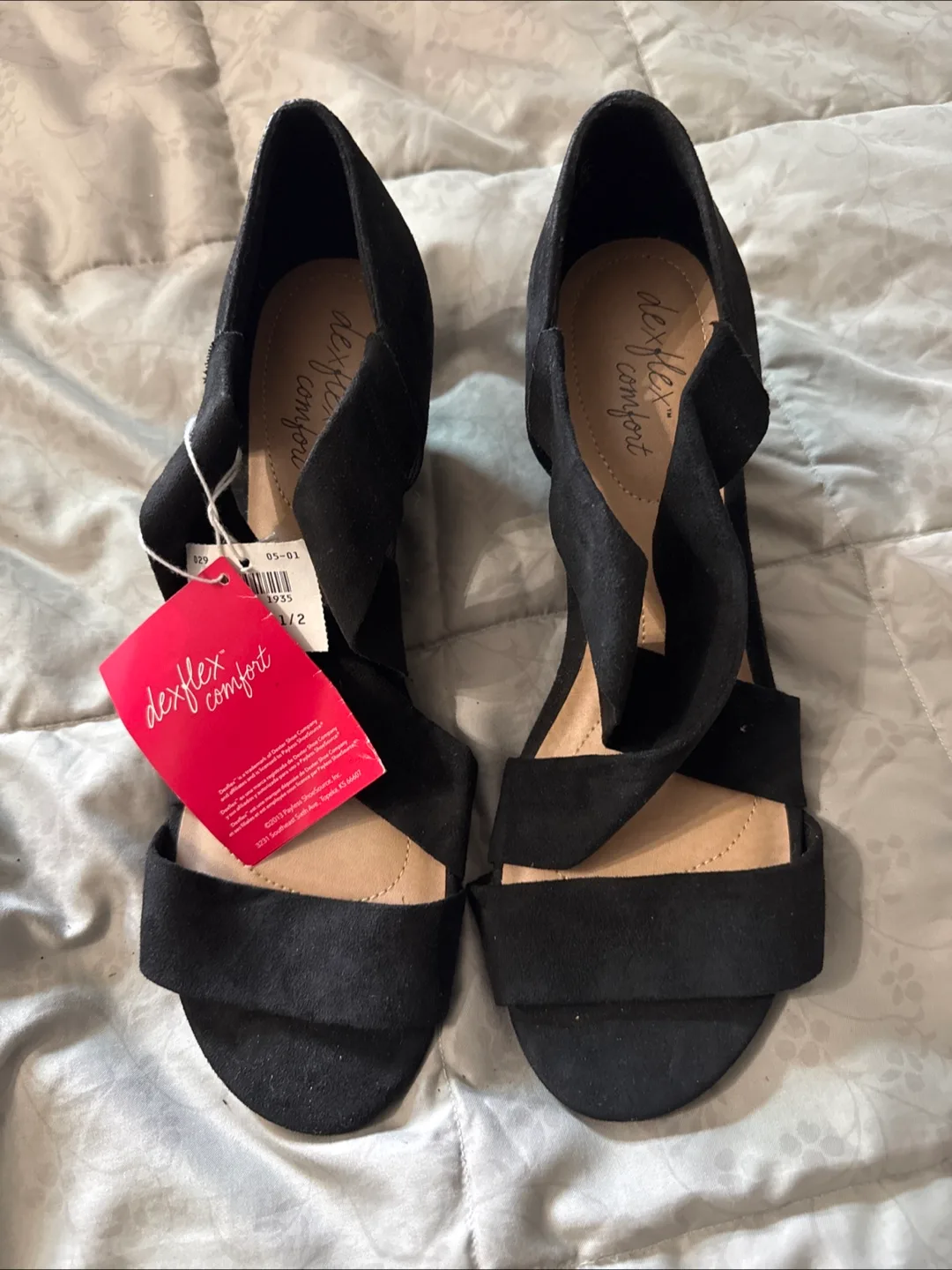 Dexflex Comfort Black Wedge Stretch Sandals - Size 9.5 thumbnail