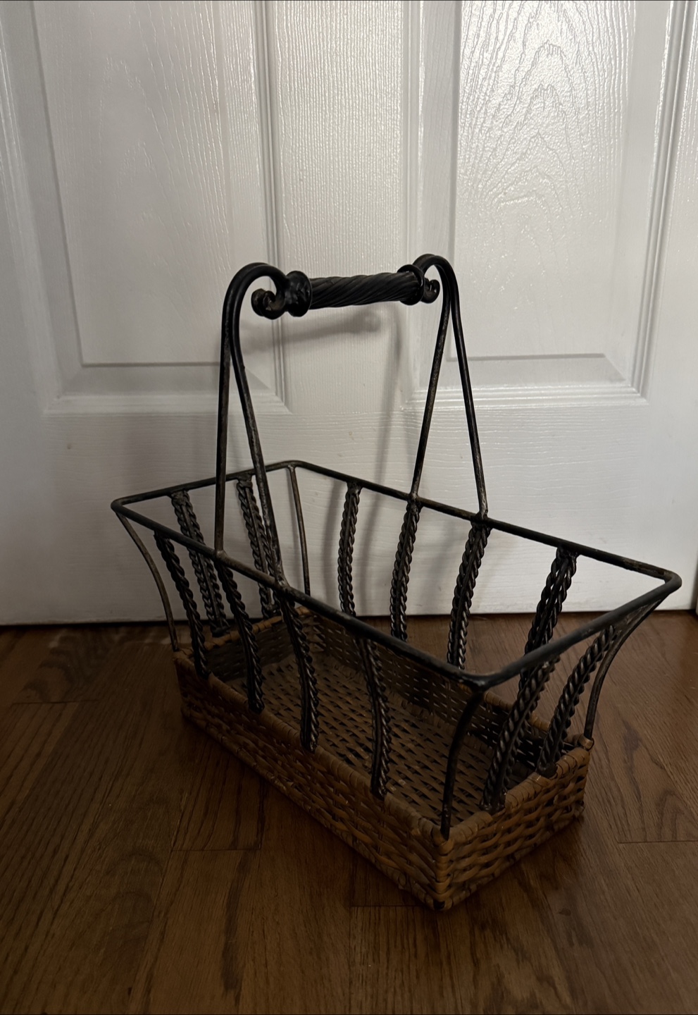 🥕Woven Wine Basket with Metal Frame
