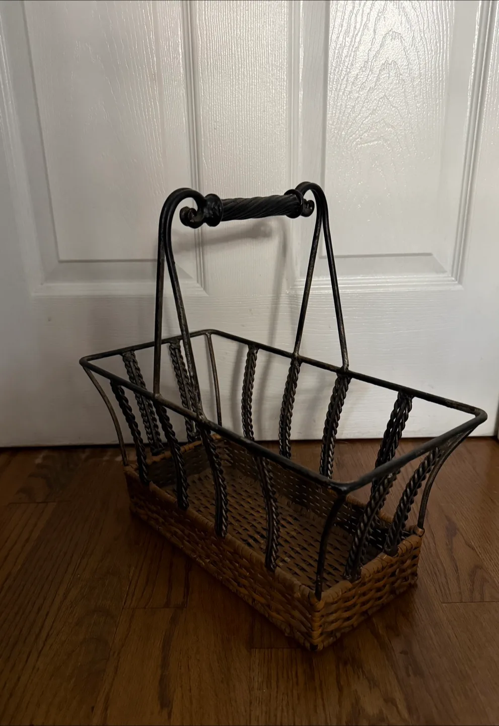 🥕Woven Wine Basket with Metal Frame thumbnail