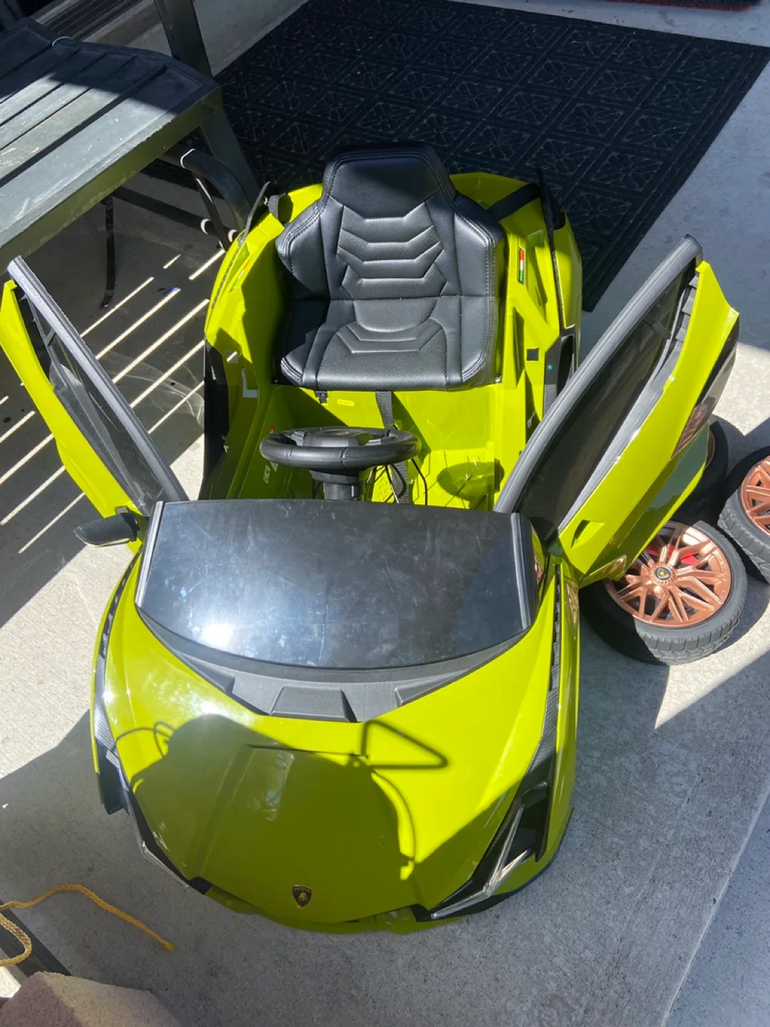 Lamborghini Kids Ride-On Car, Green image indicator(4)