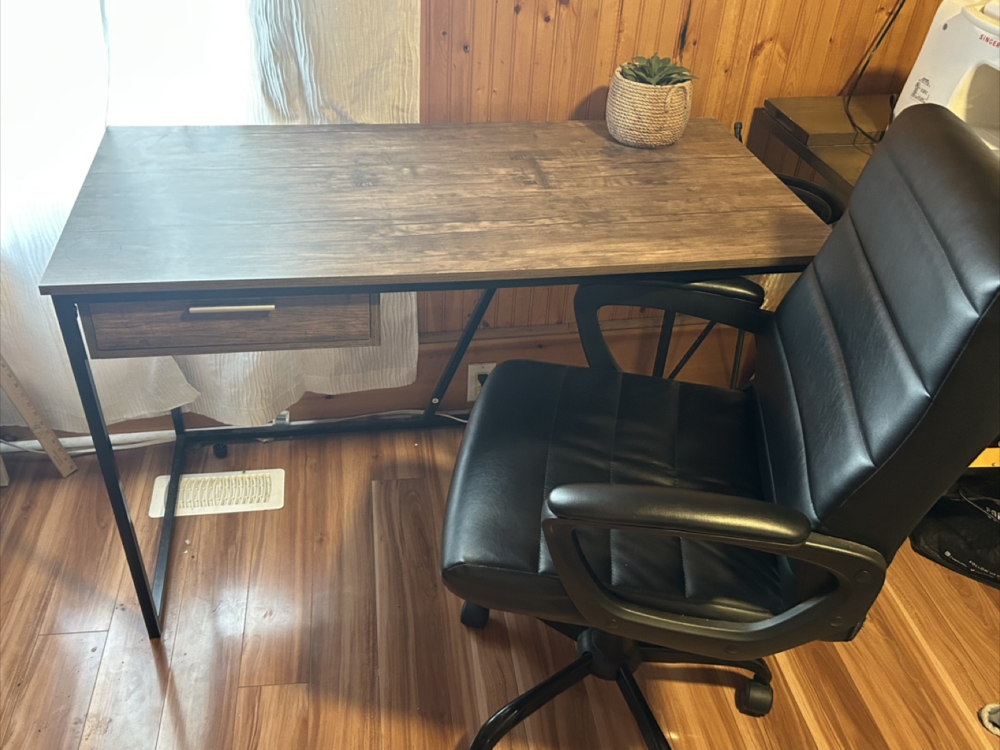 Desk with drawer and adjustable chair - photo 4