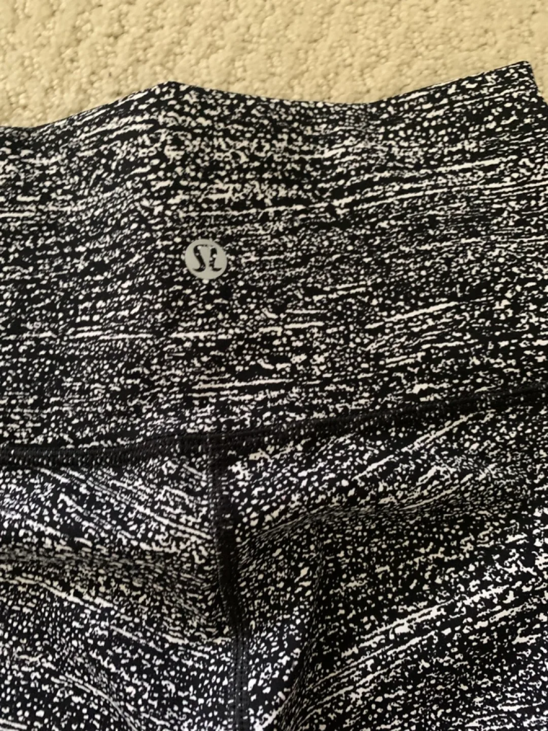 Lululemon Leggings - Size 4 image indicator(2)