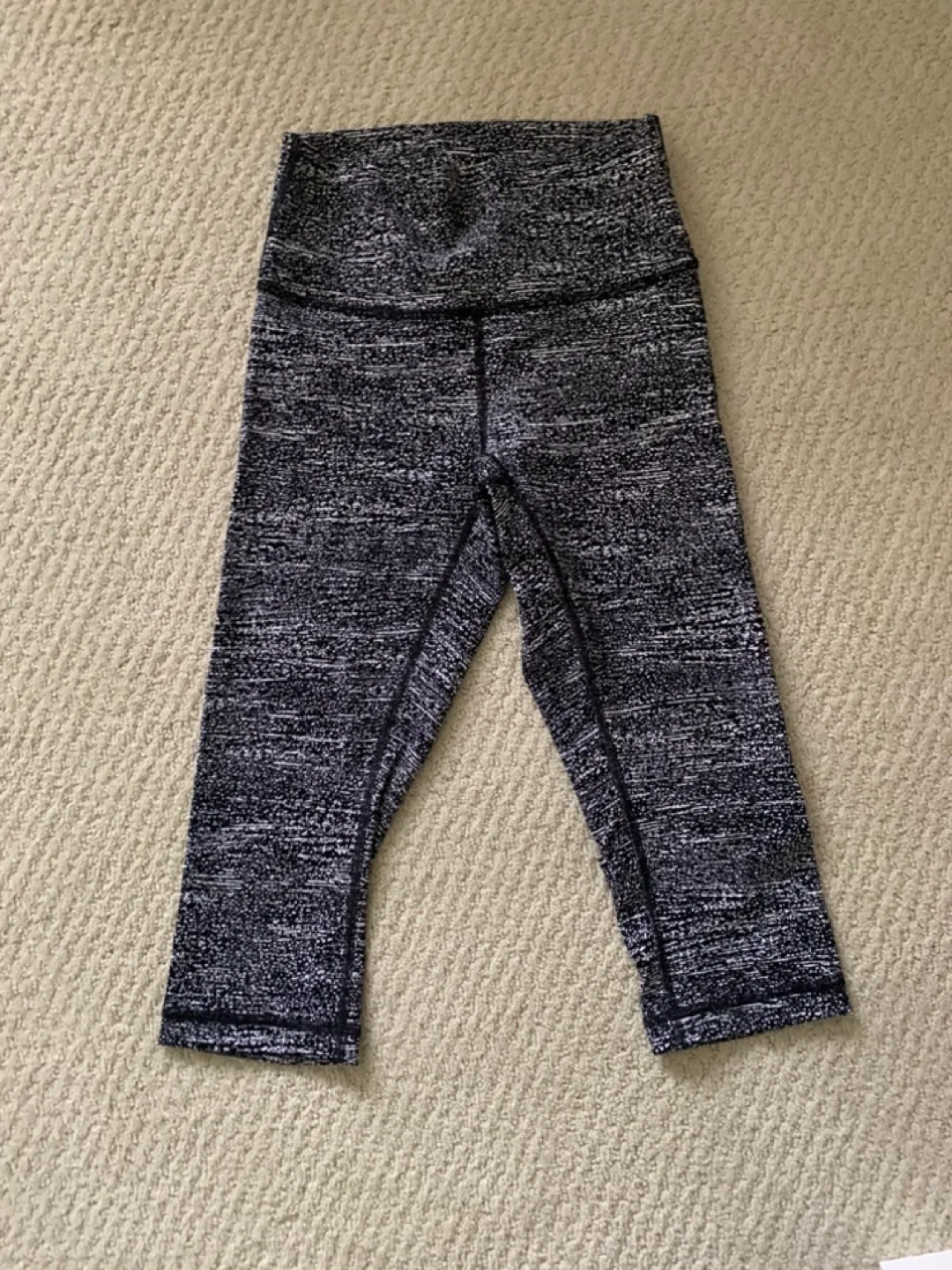 Lululemon Leggings - Size 4 thumbnail