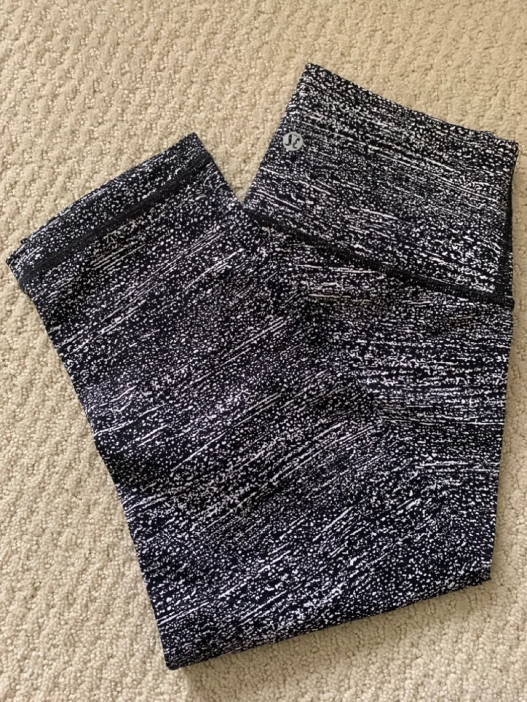 Lululemon Leggings - Size 4 image indicator(3)