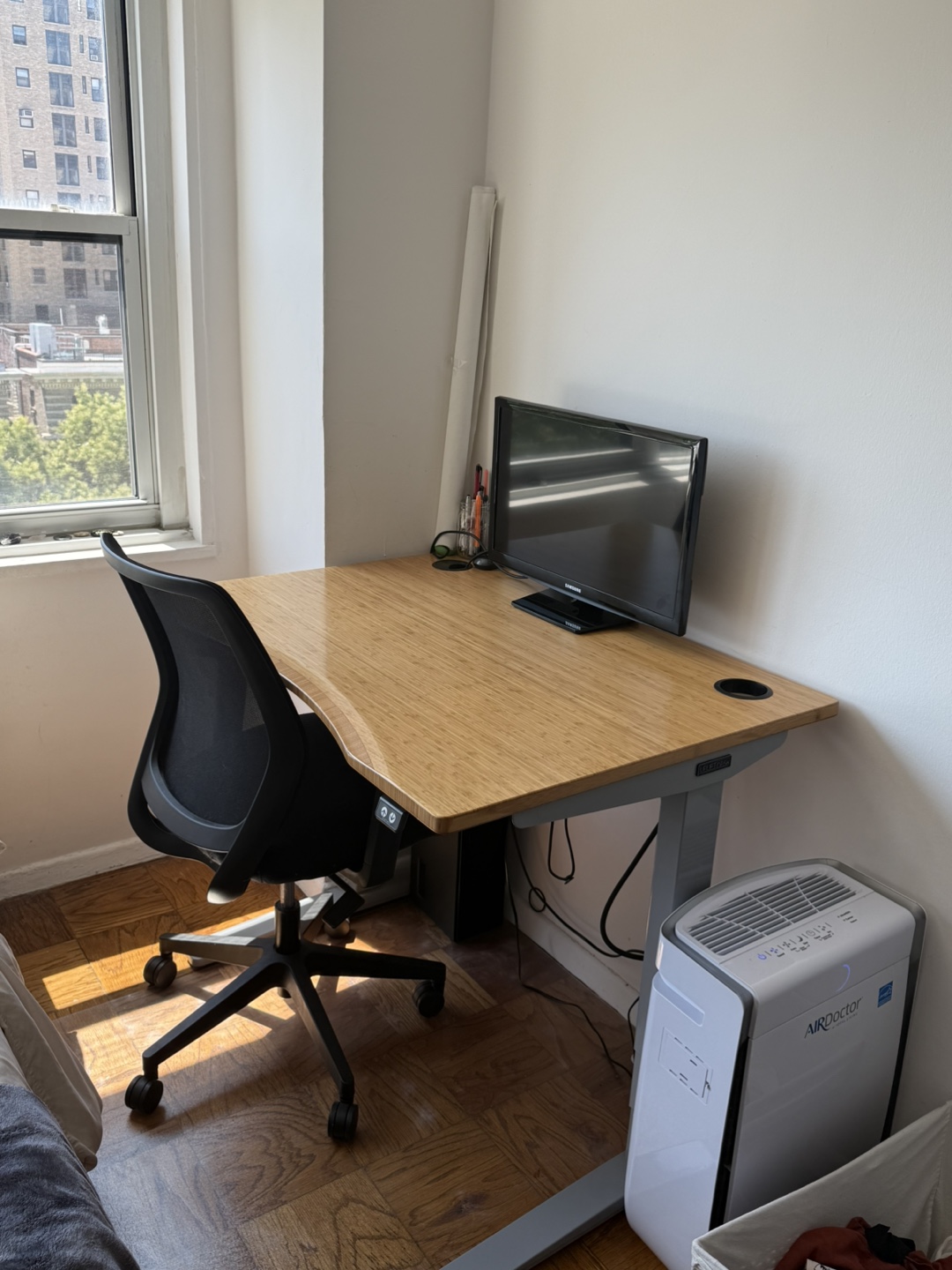 UPLIFT V2 Standing Desk Bamboo 42x30 and office chair - photo 2