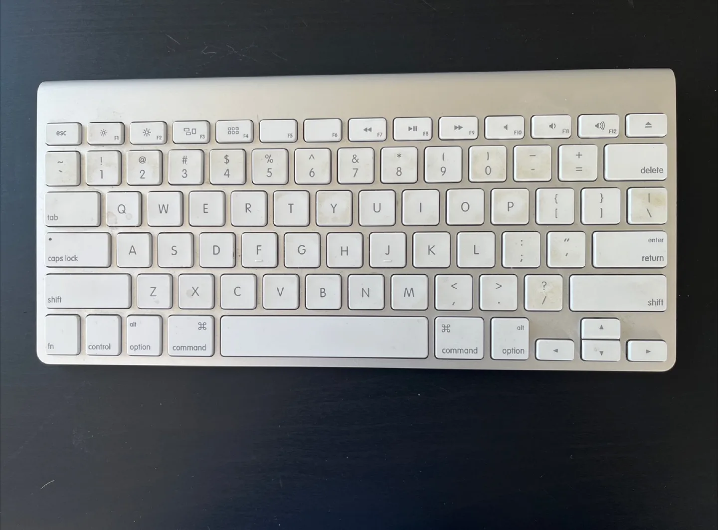 Apple Wireless Keyboard - Great condition! image indicator(2)