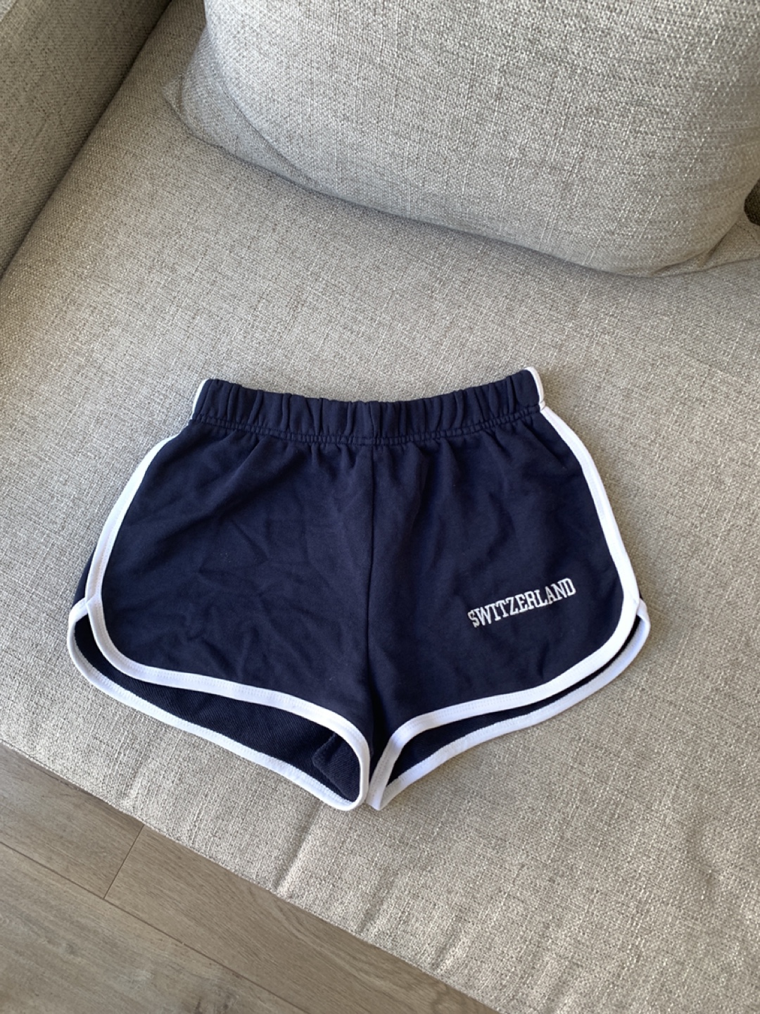 BN Brandy Melville Switzerland Shorts- size xs/s - photo 2