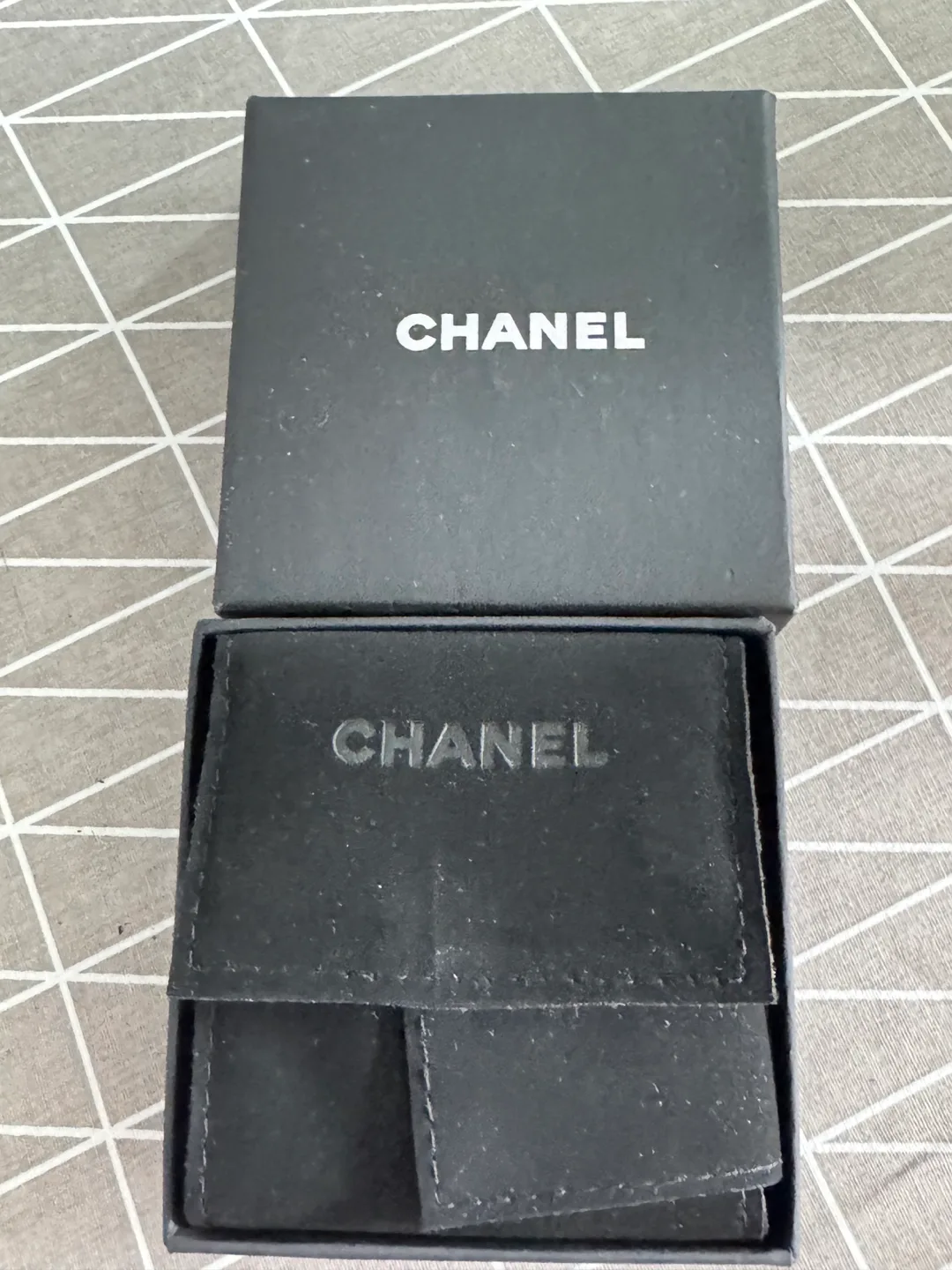 Drop Earrings with Box image indicator(4)