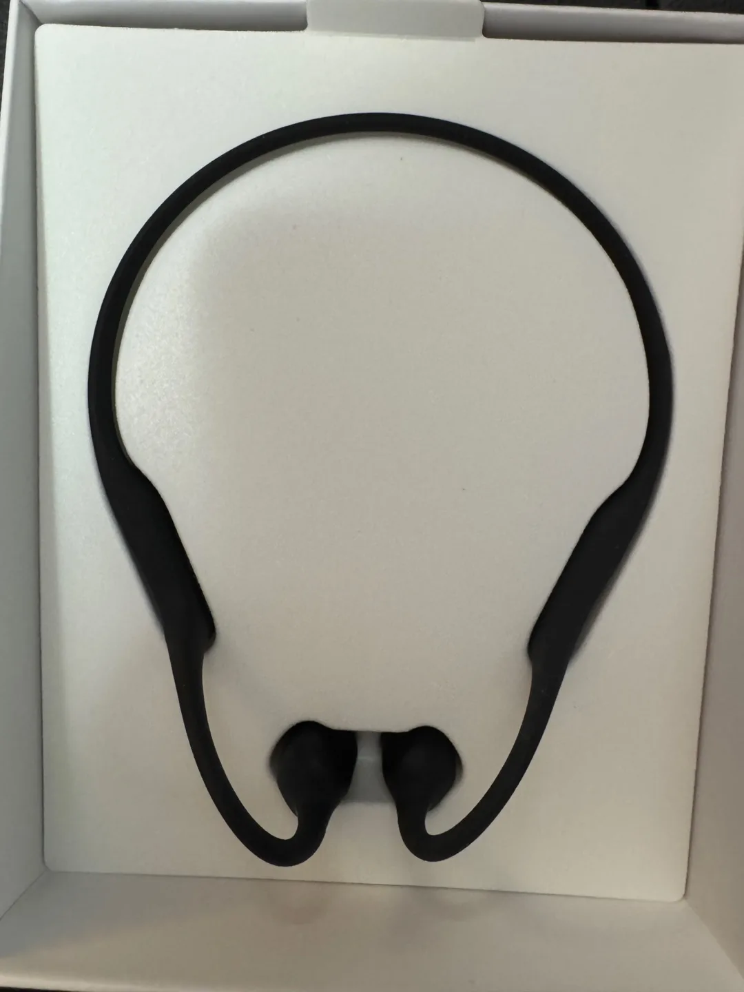 Shokz OpenRun bone conduction headphones image indicator(2)