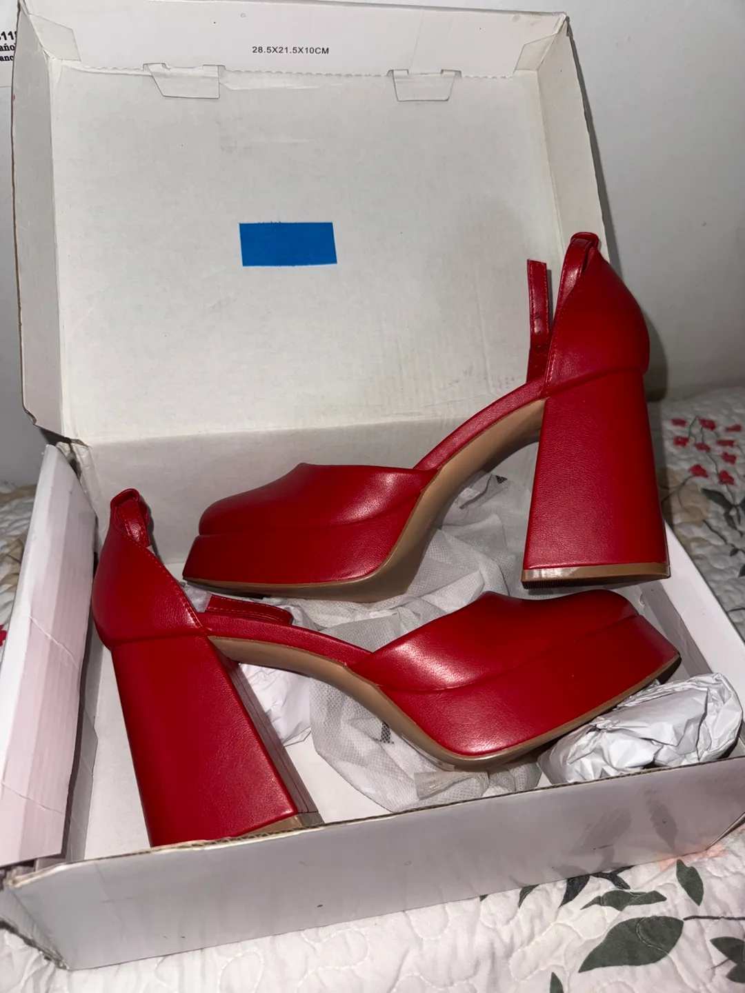 DREAM PAIRS Women's Platform Heel - Red, Size 7.5 image indicator(4)