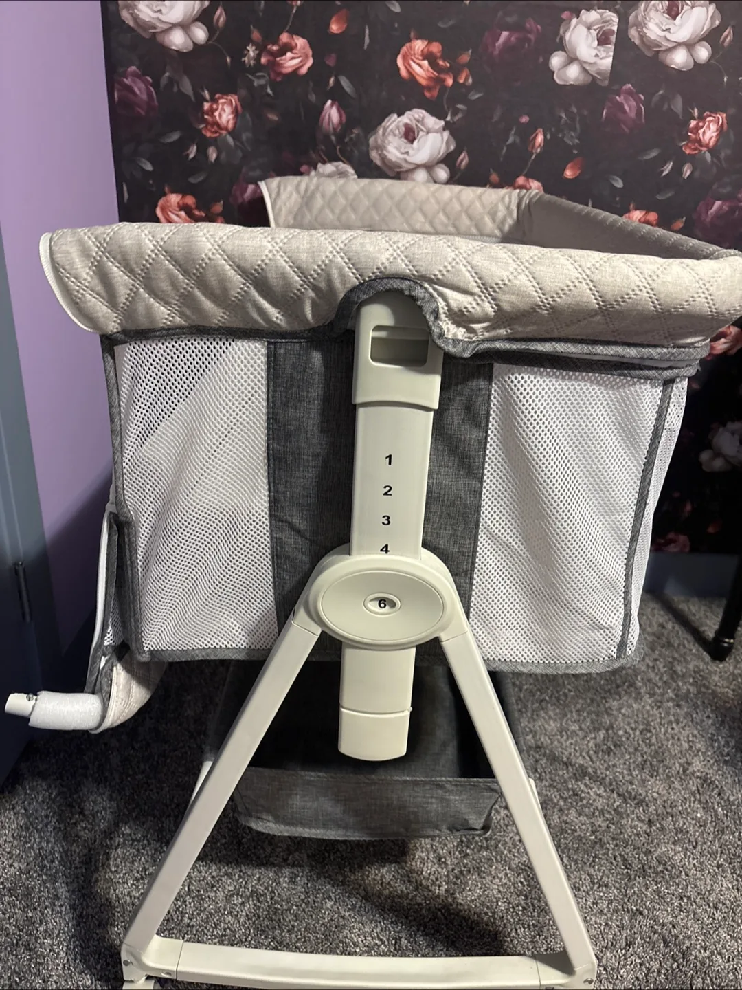 Baby Bassinet - Grey and White image indicator(4)