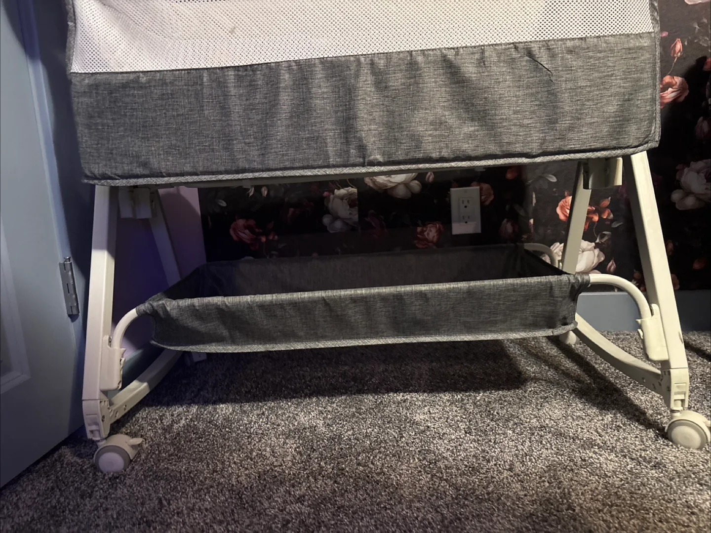 Baby Bassinet - Grey and White image indicator(2)