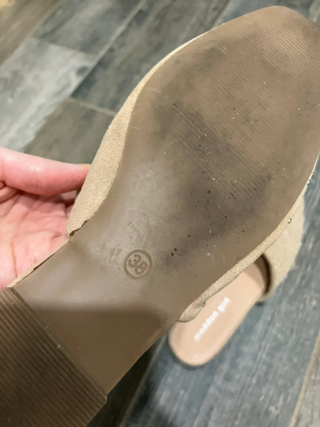 Beige Flats image indicator(4)