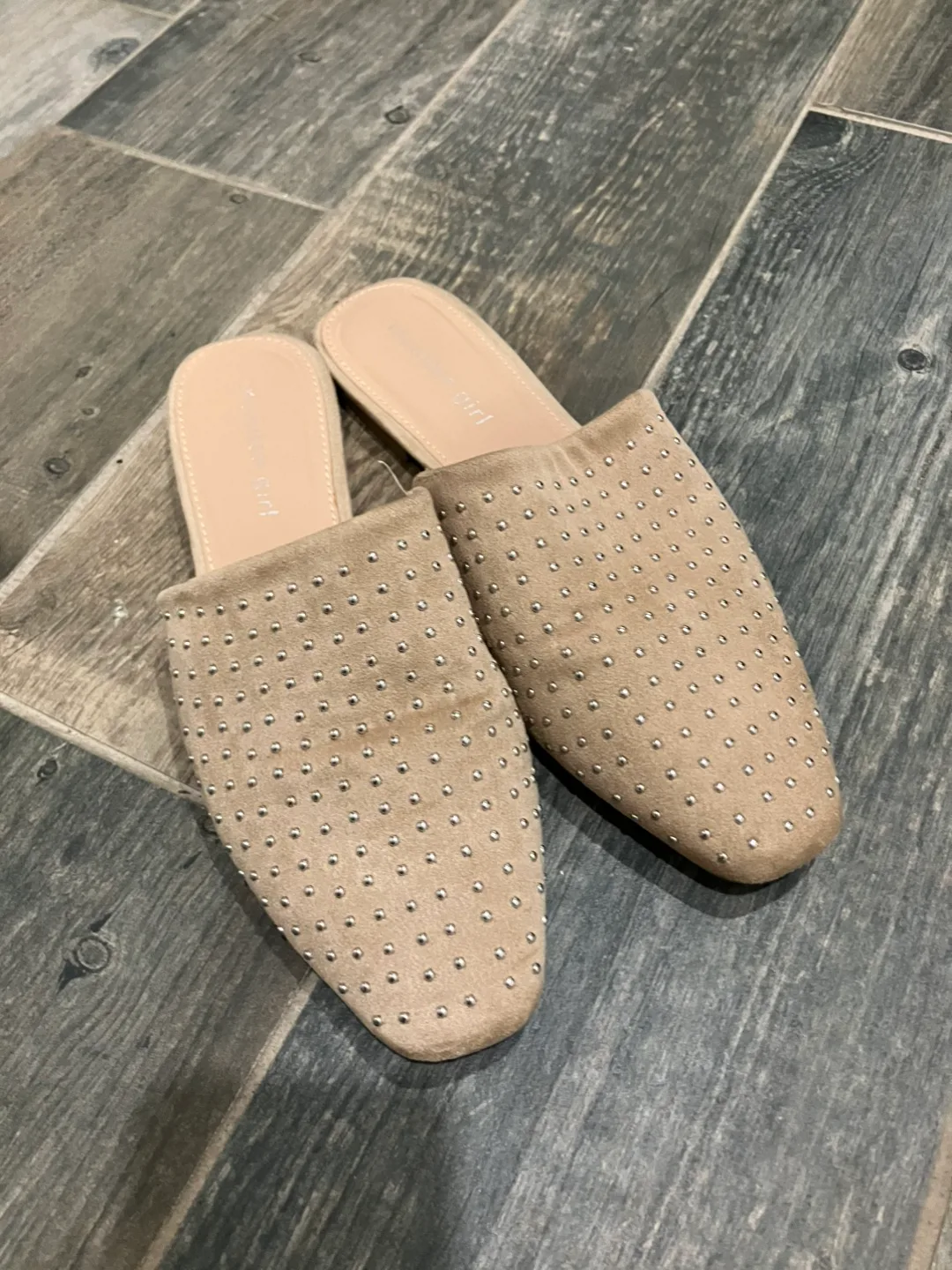 Beige Flats thumbnail