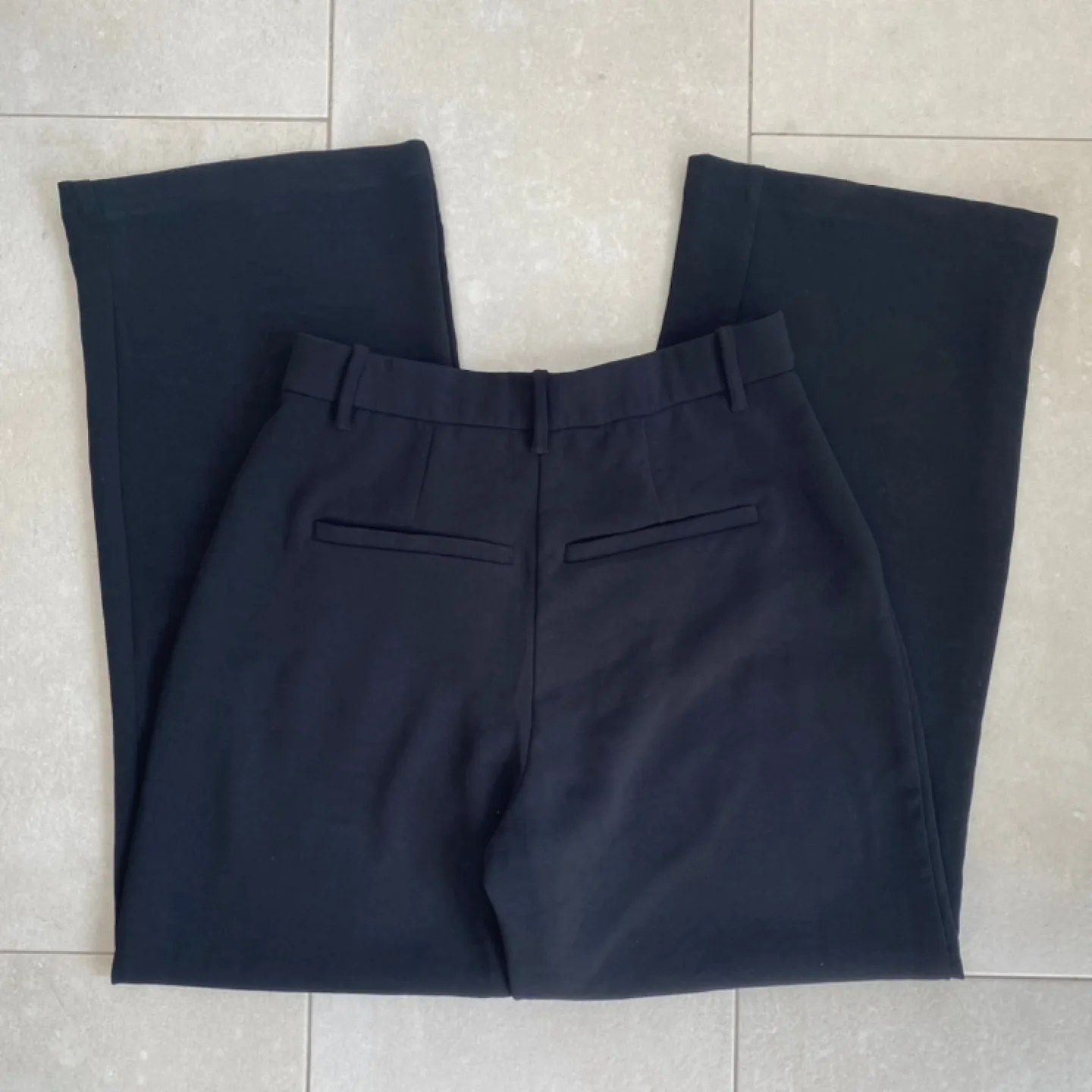 A&F Harper Tailored Premium Crepe Ultra-Wide Leg Pant image indicator(9)