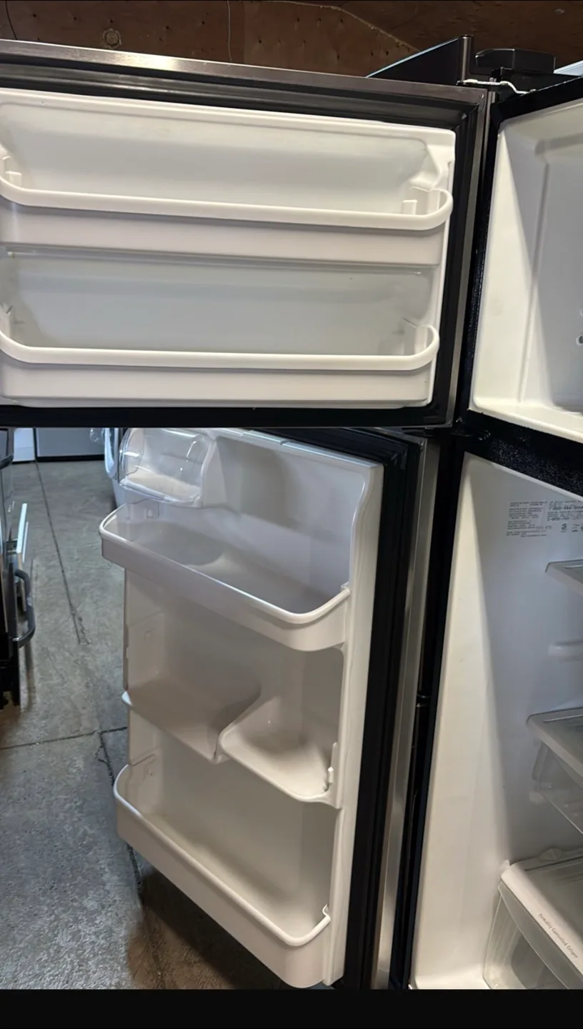 Frigidaire Stainless Steel Top Freezer Refrigerator image indicator(2)