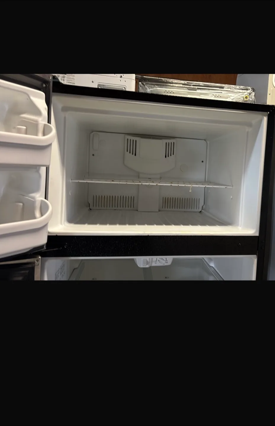 Frigidaire Stainless Steel Top Freezer Refrigerator image indicator(3)