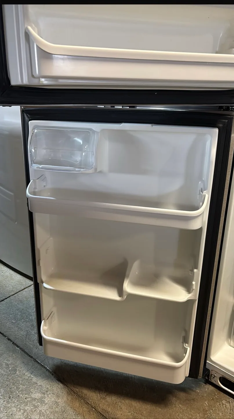 Frigidaire Stainless Steel Top Freezer Refrigerator image indicator(6)