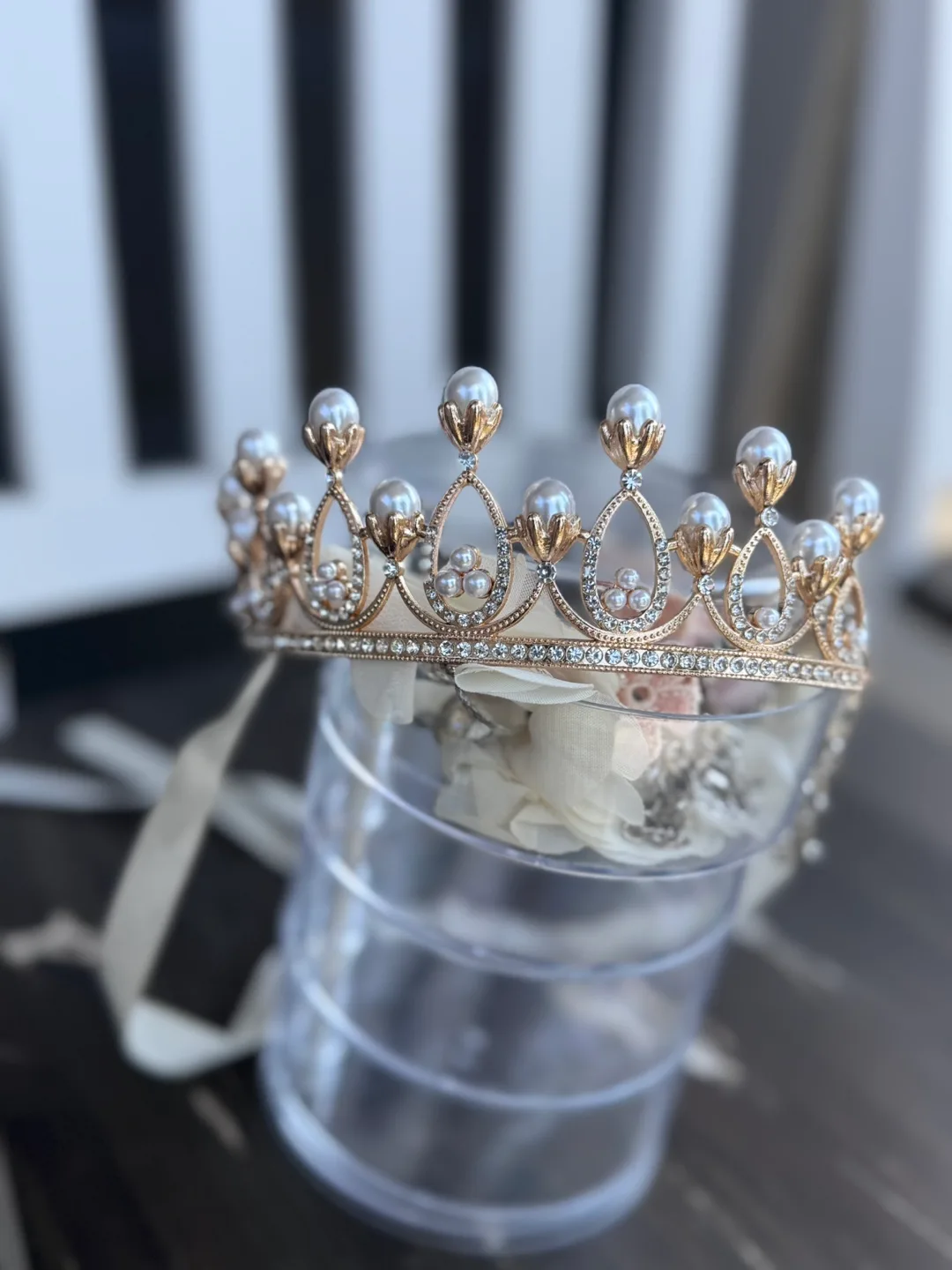 Assorted Crowns image indicator(4)