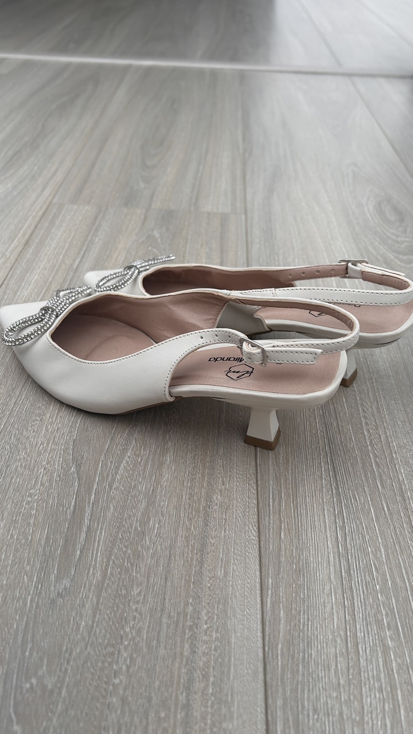 Danni Miranda White Heels, Size 5 - photo 2