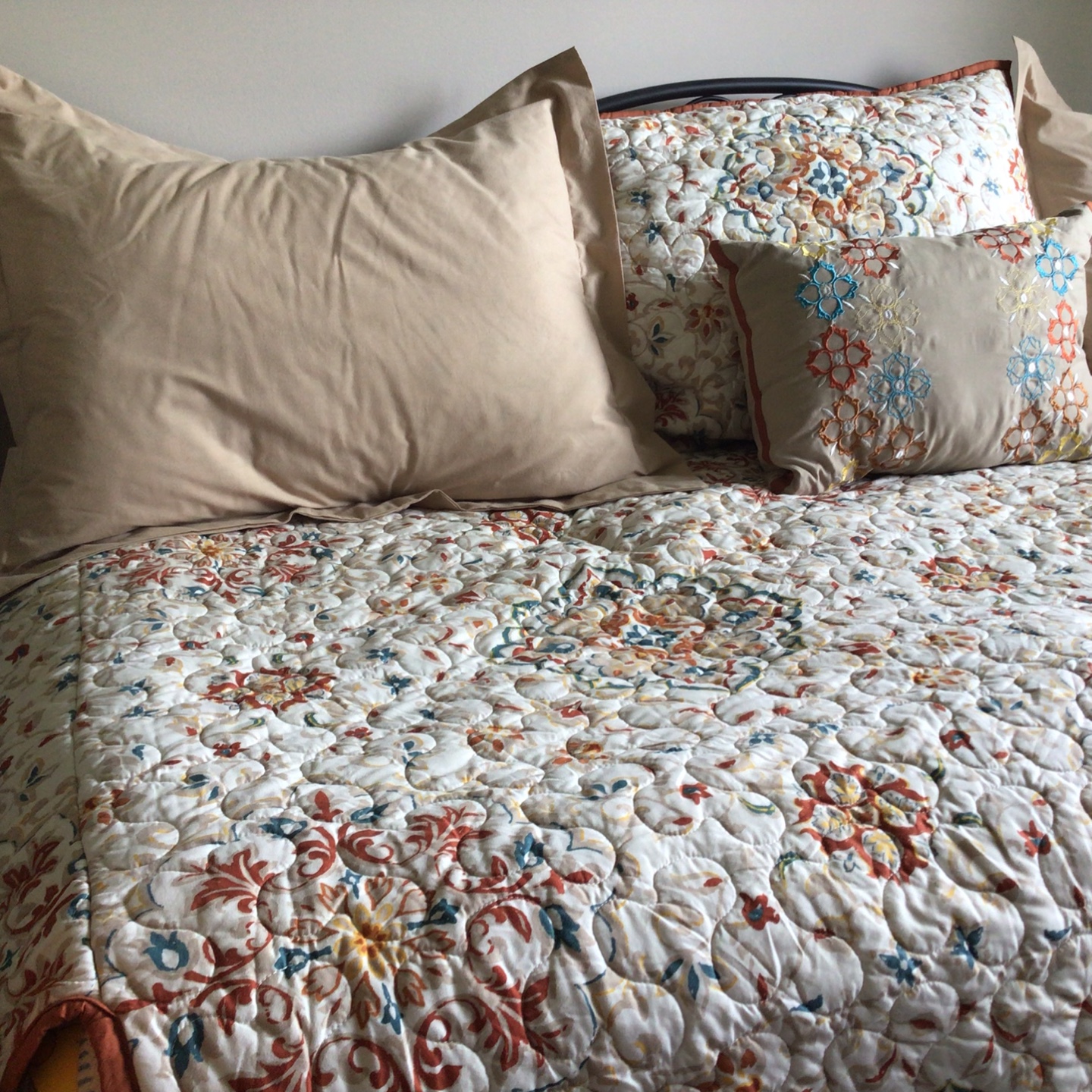 Floral Quilted Bedspread & Pillows - photo 2