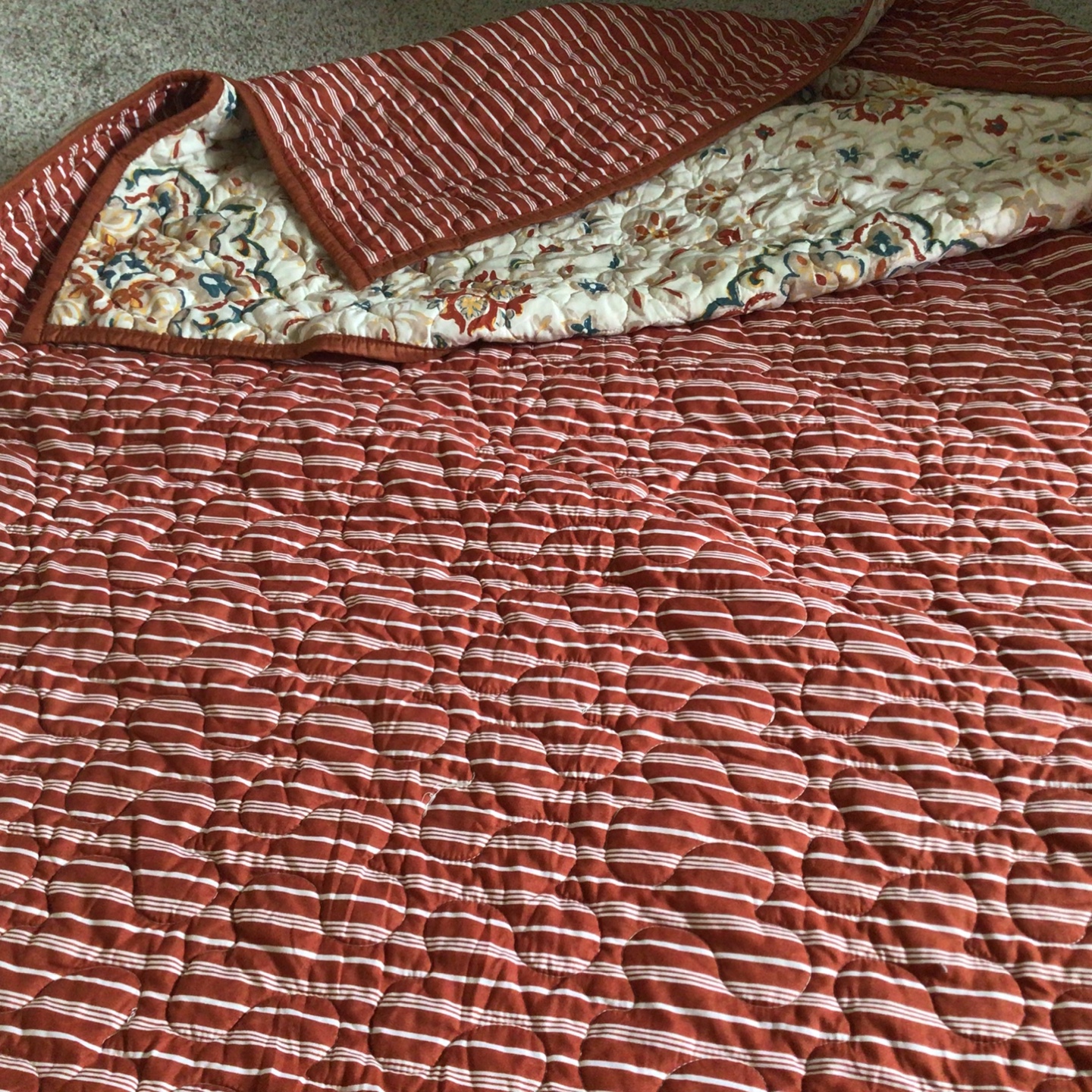 Floral Quilted Bedspread & Pillows - photo 4