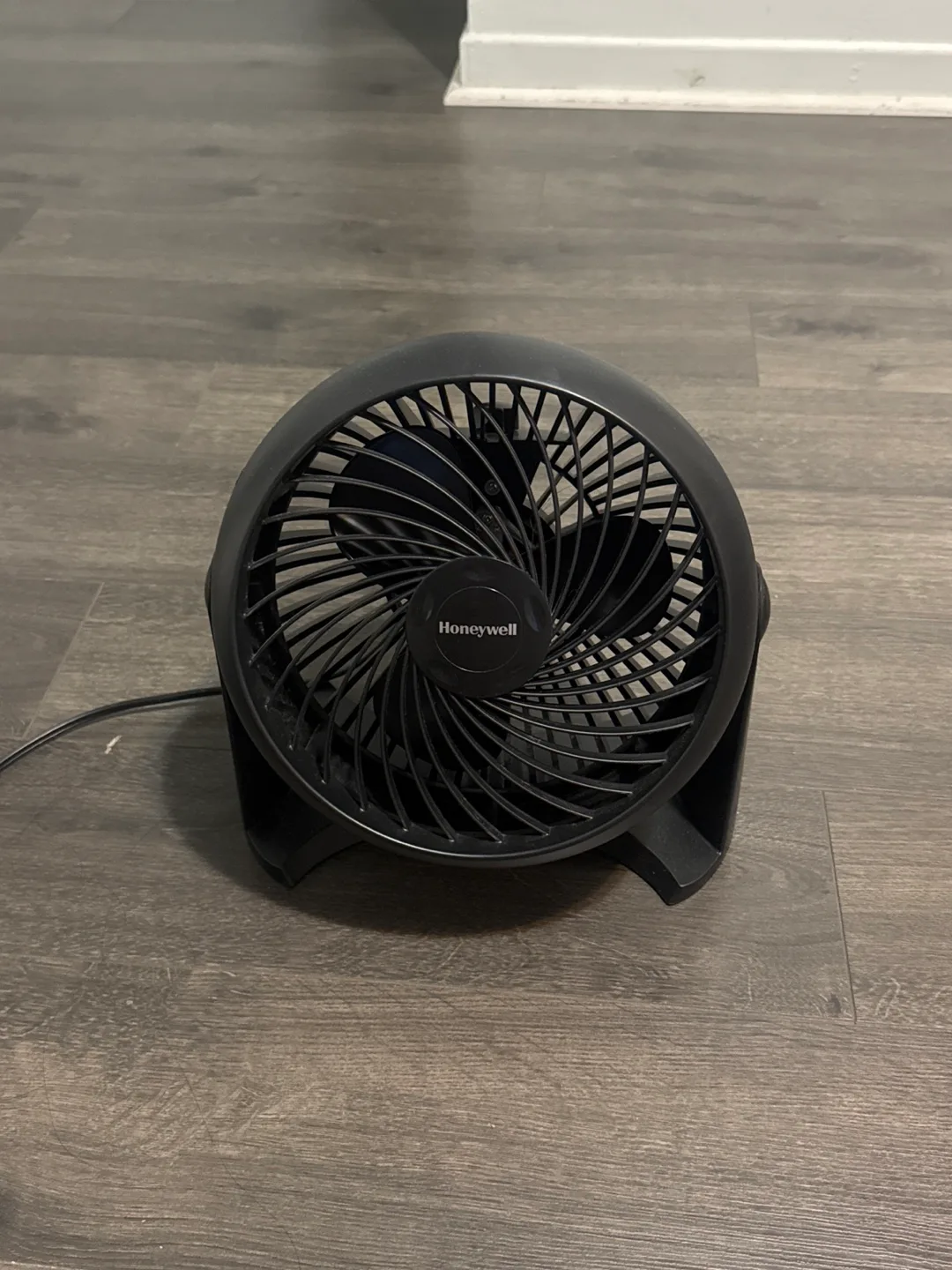 Honeywell Black Table Fan thumbnail