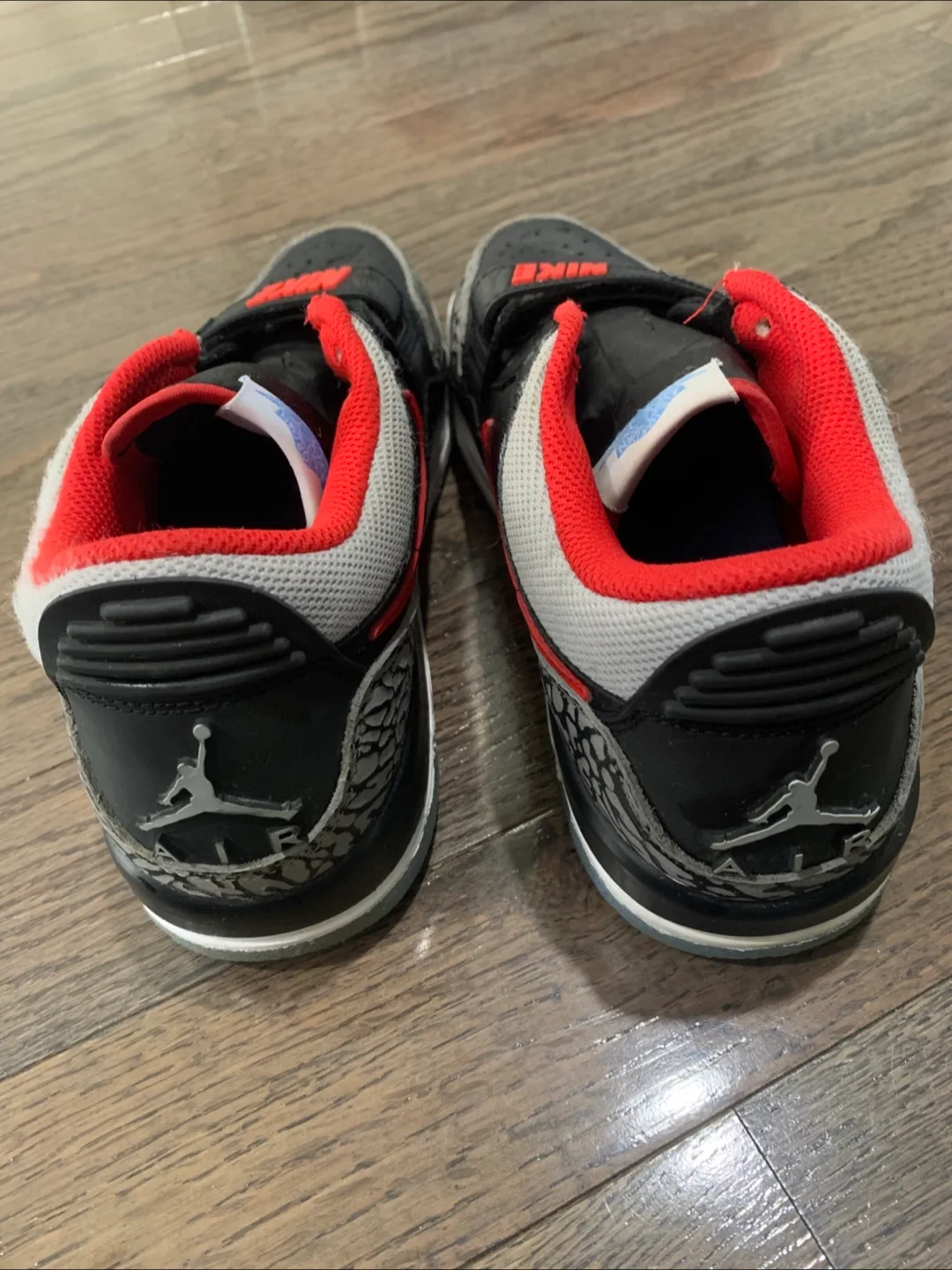 Air Jordan Legacy 312 Low GS (CD9054-004) in Youth Size 7Y image indicator(5)