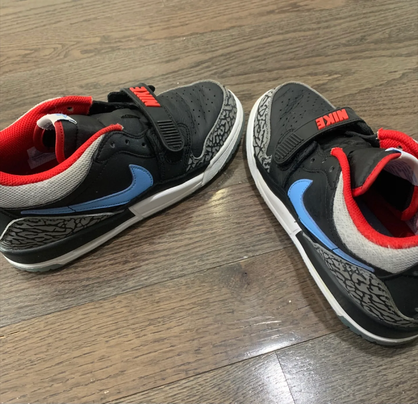 Air Jordan Legacy 312 Low GS (CD9054-004) in Youth Size 7Y image indicator(6)