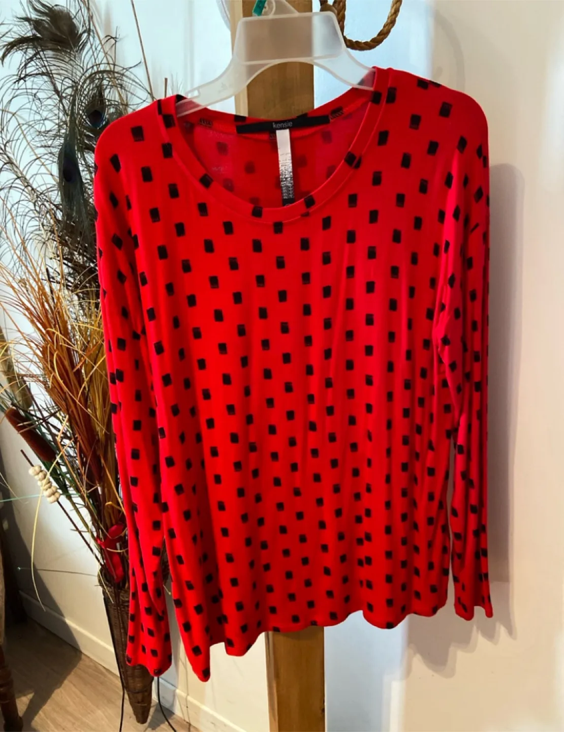 Women’s assortment of tops szM image indicator(5)