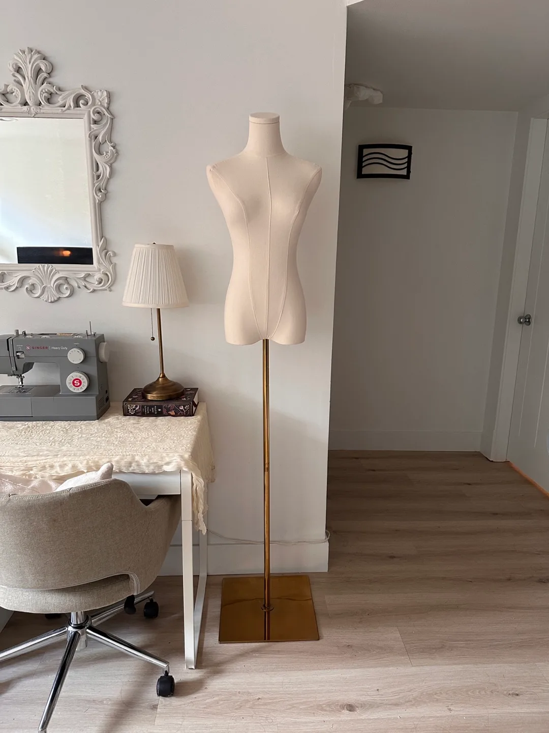 Adjustable Height Dress Form Mannequin image indicator(2)