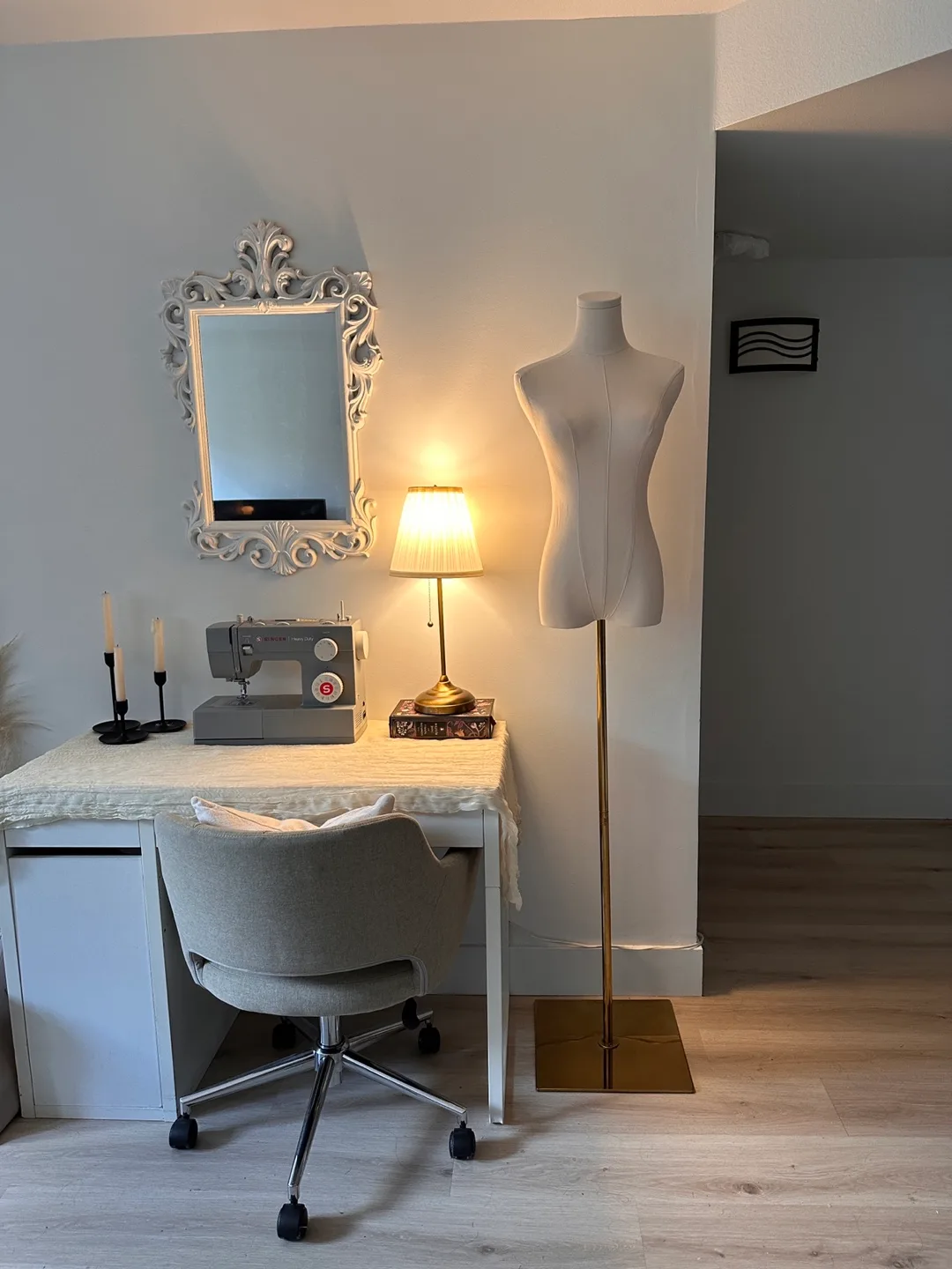 Adjustable Height Dress Form Mannequin image indicator(3)