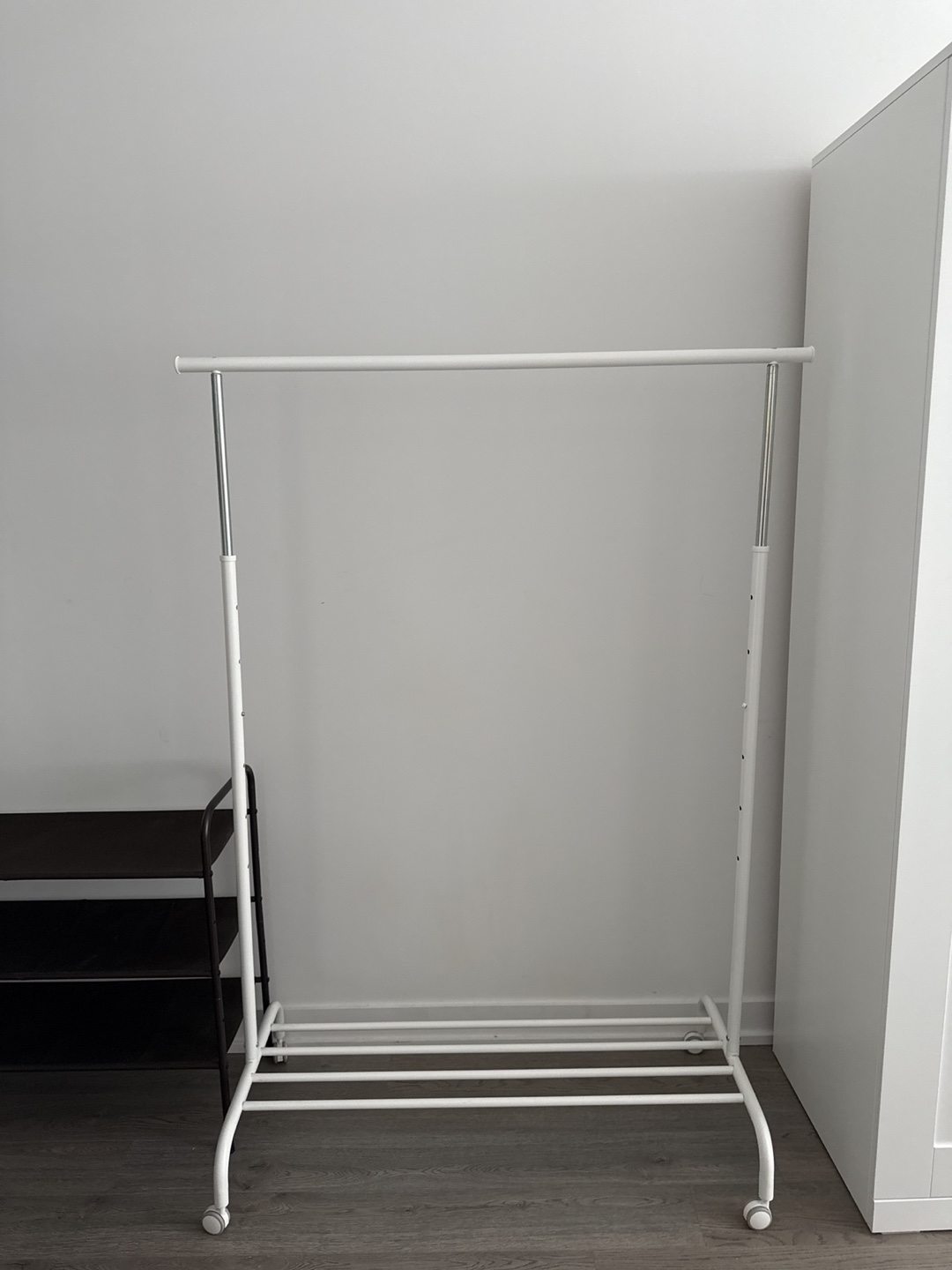 White Adjustable Clothes Rack