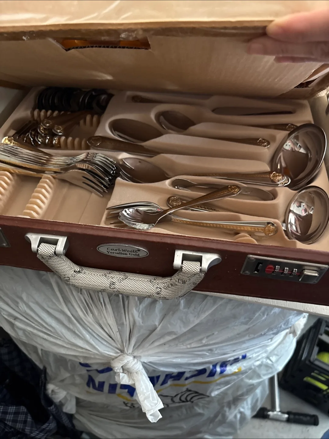 Carl Weill Cutlery Set in Case image indicator(3)