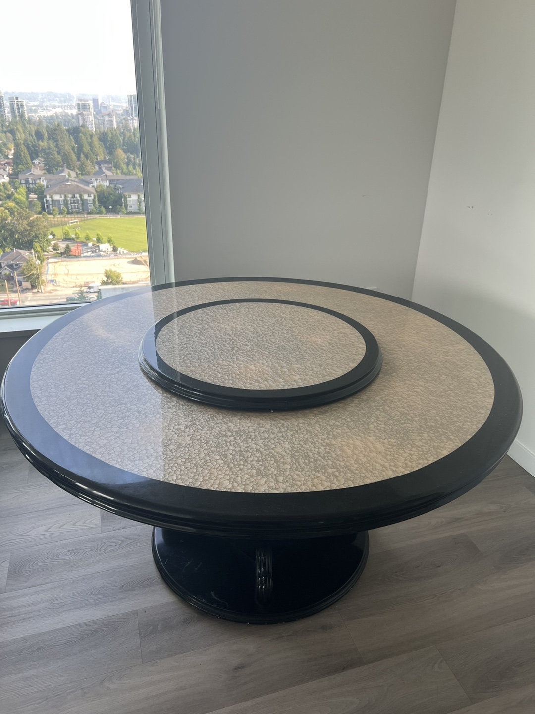 Round Dining Table - photo 2