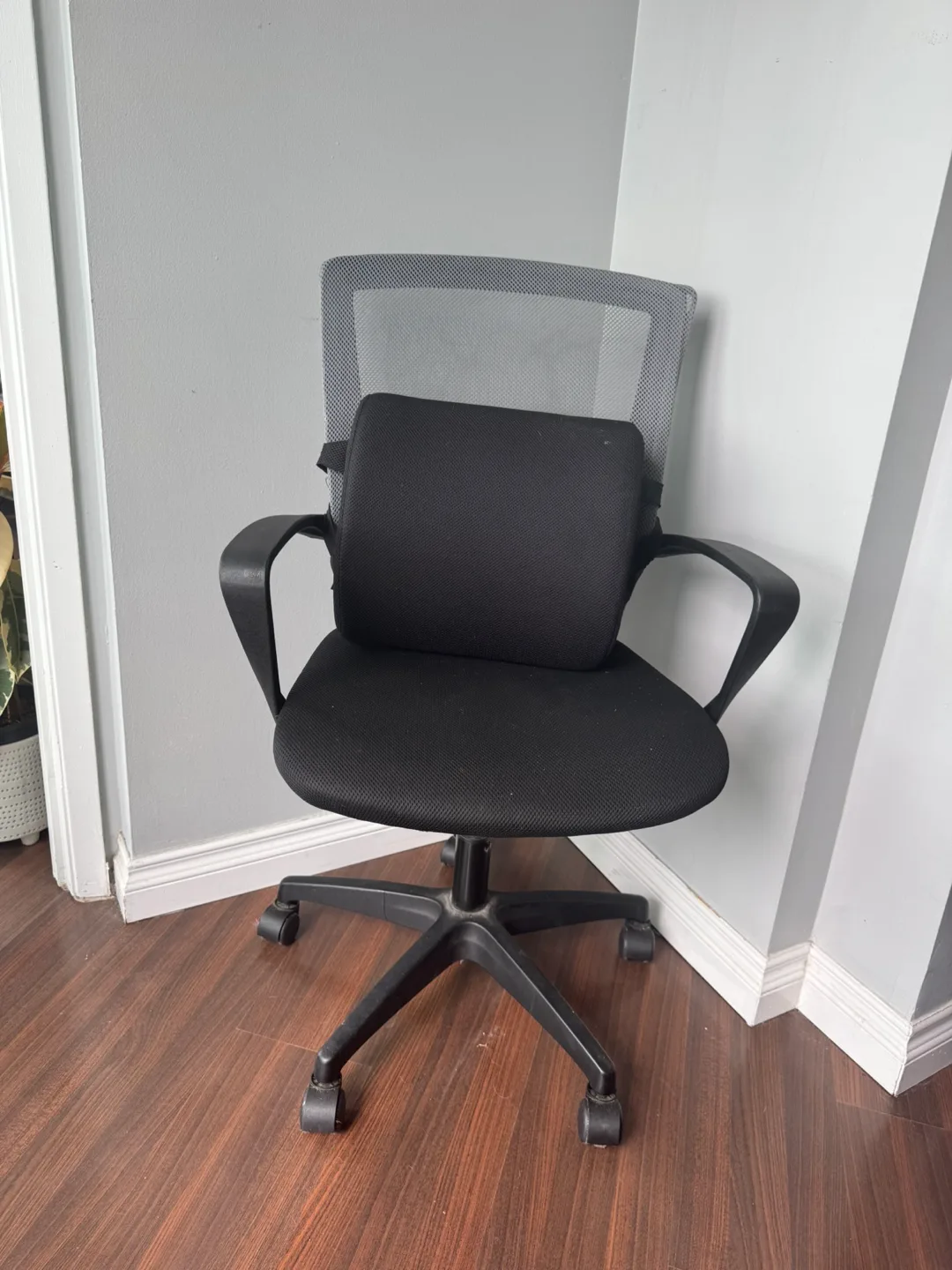 Black Office Chair - Adjustable & Comfy image indicator(2)