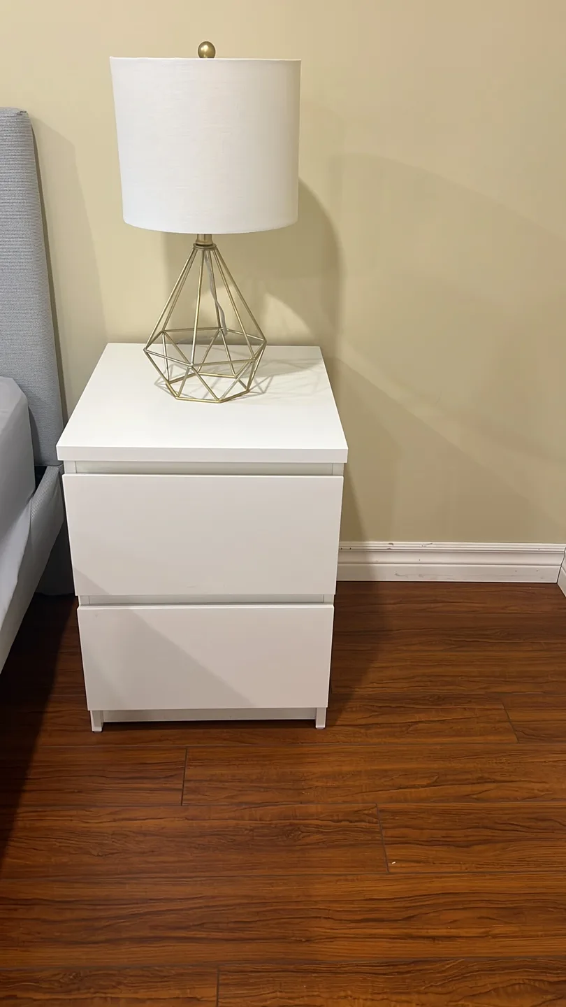 White 2-Drawer Nightstand set no lamps thumbnail