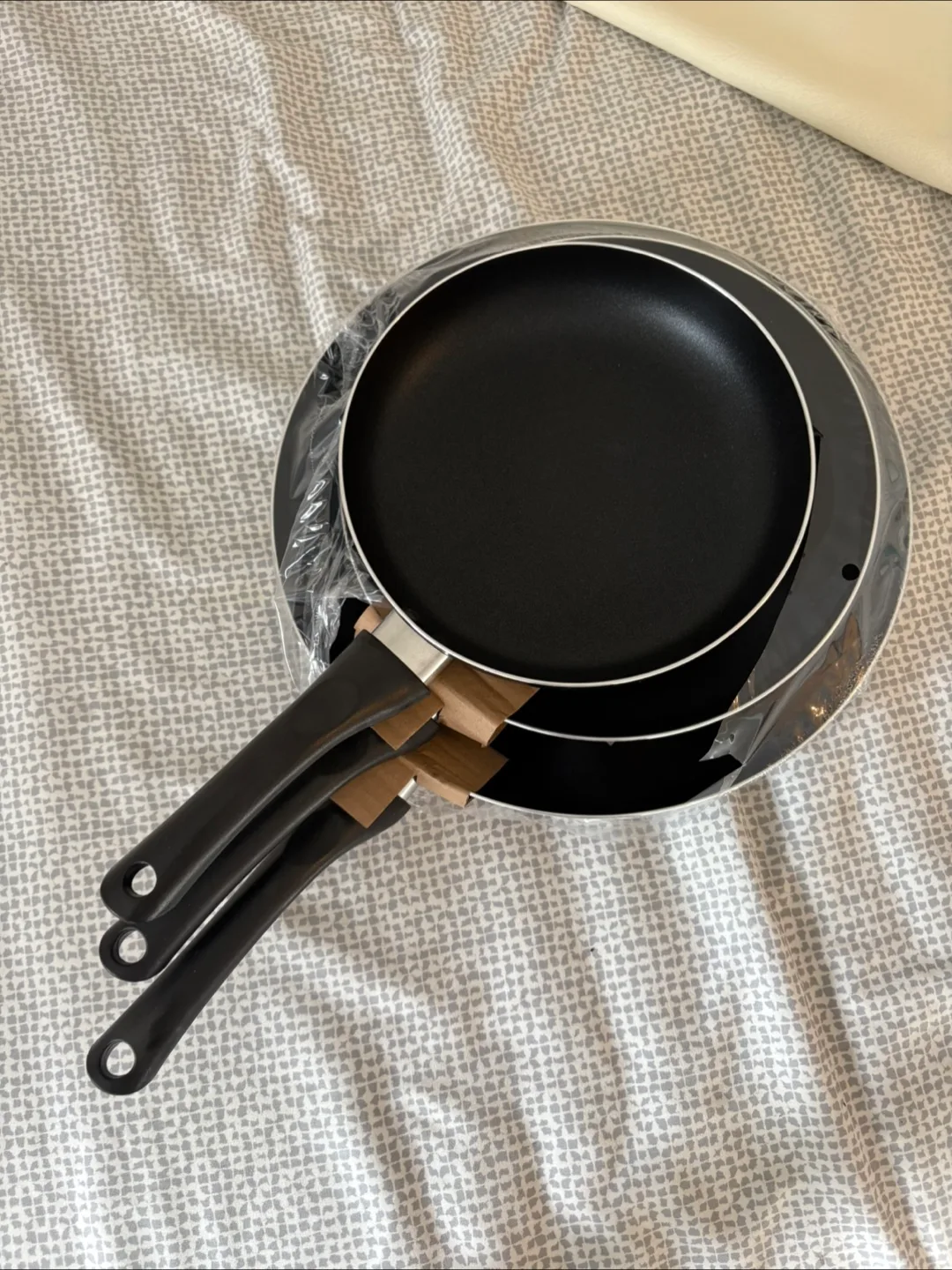None-stick New Fry Pan Set - 3 Piece thumbnail