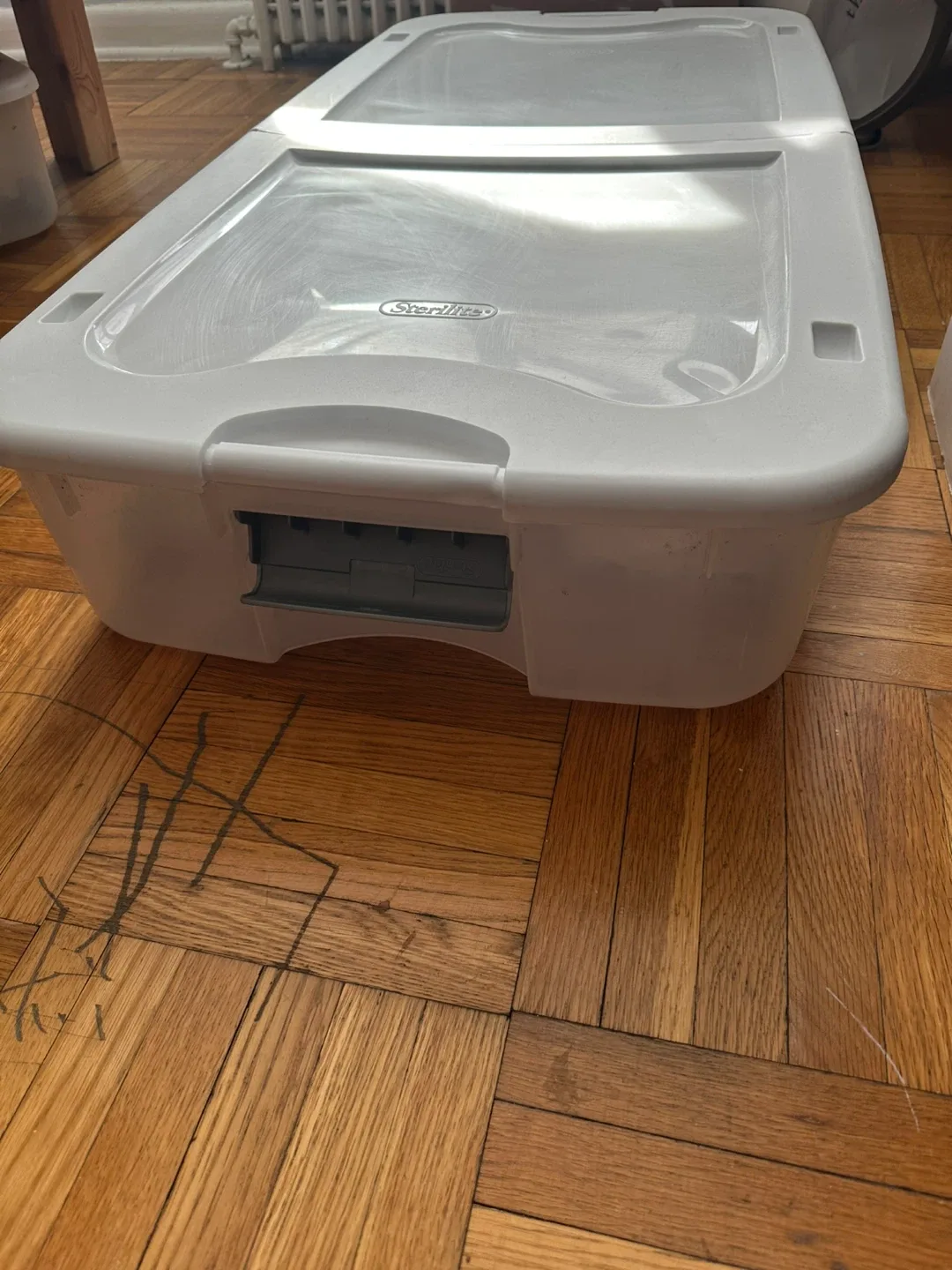 Sterilite White Storage Box image indicator(2)